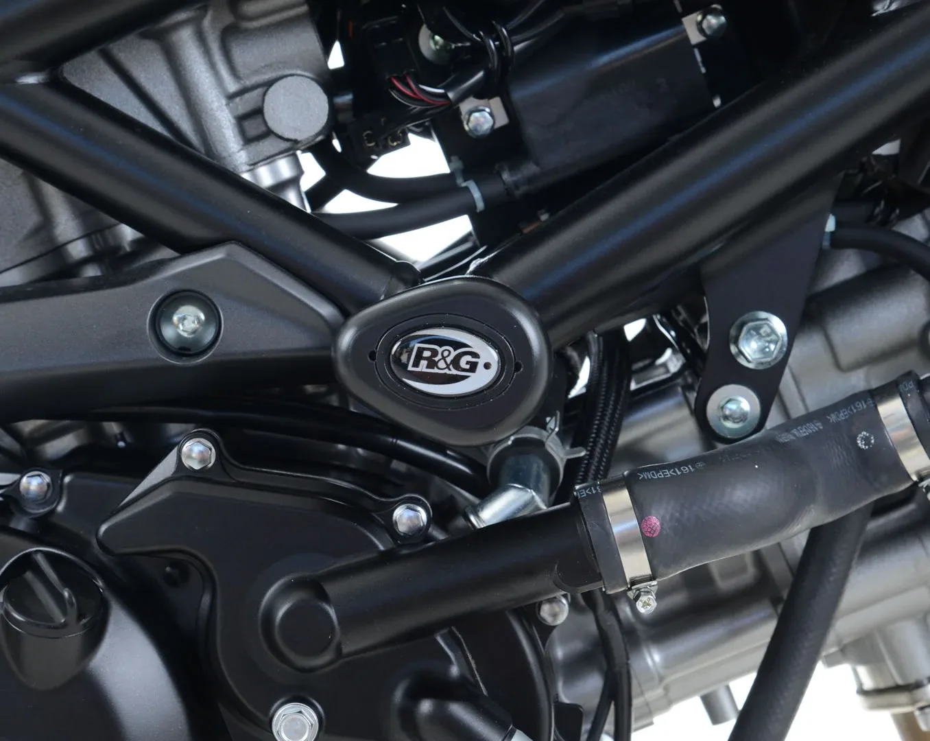 R&G Краш тапи Aero за Suzuki SFV 650 Gladius (2009–2016), SV 650 (2016–2018), SV 650X (2018–2023)