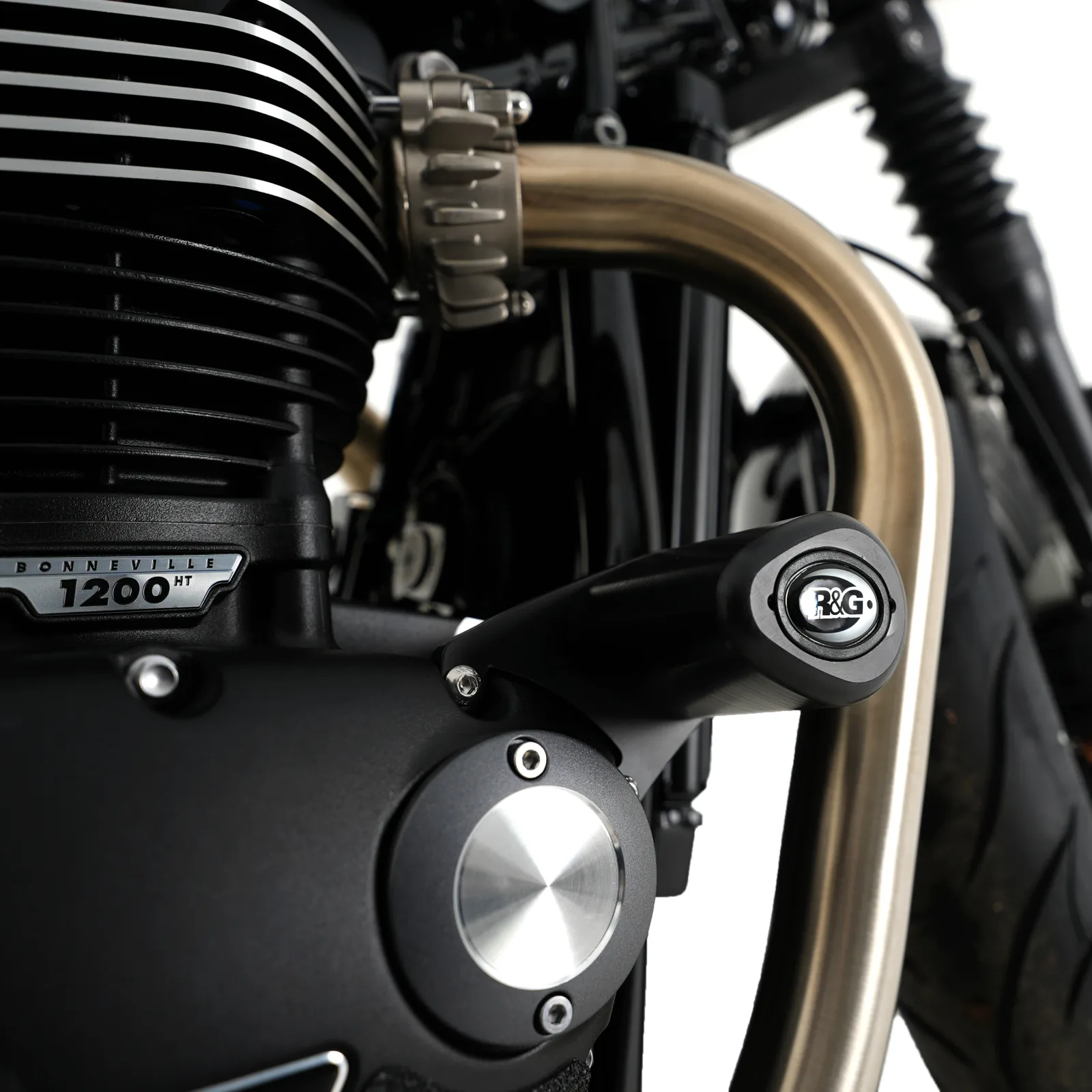 R&G Краш тапи Aero за Triumph Bonneville Bobber 1200 (2017–2025)