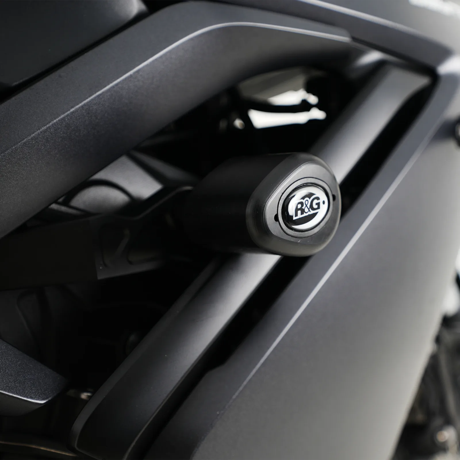 R&G Краш тапи Aero за Triumph Daytona 660 (2024+)