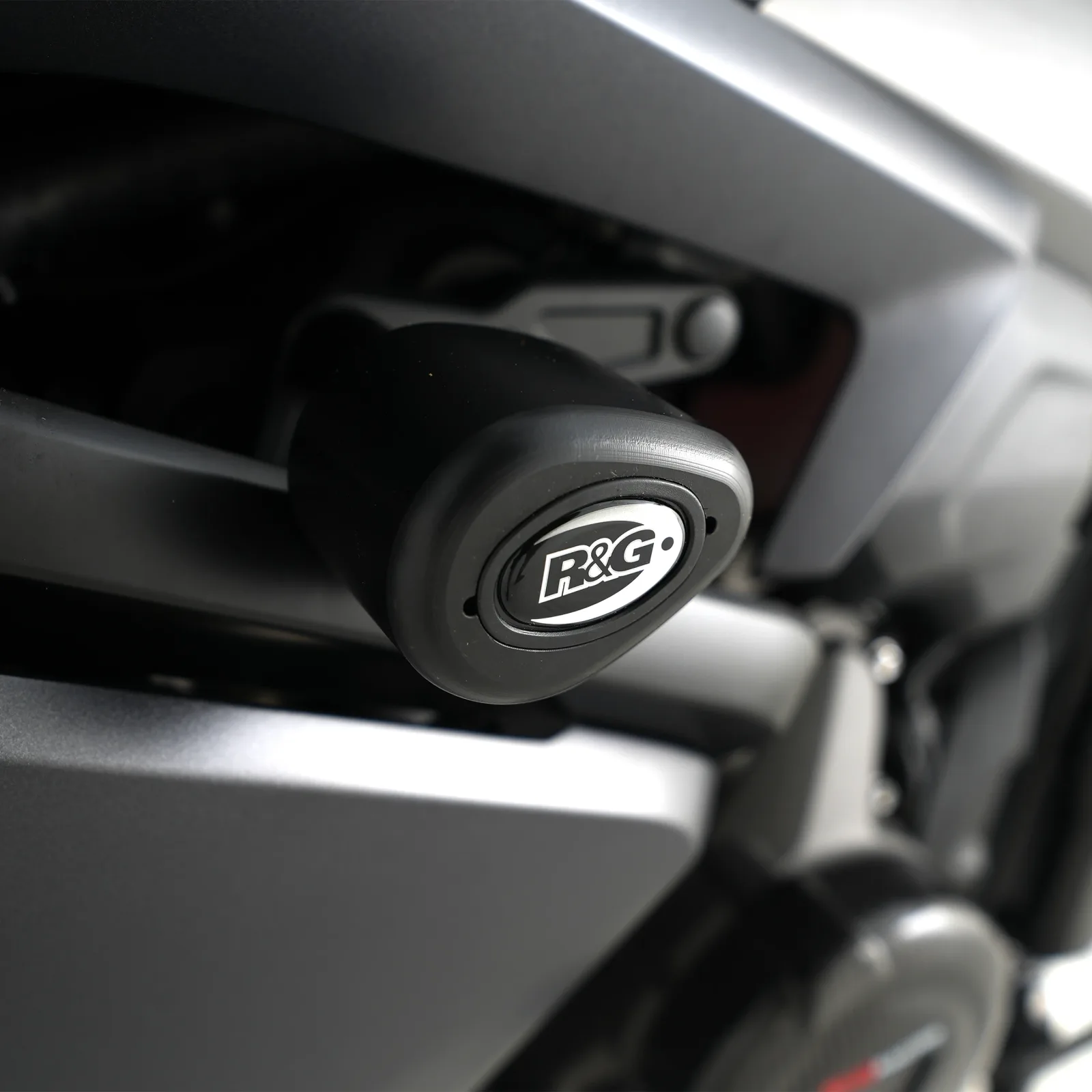 R&G Краш тапи Aero за Triumph Daytona 660 (2024+)