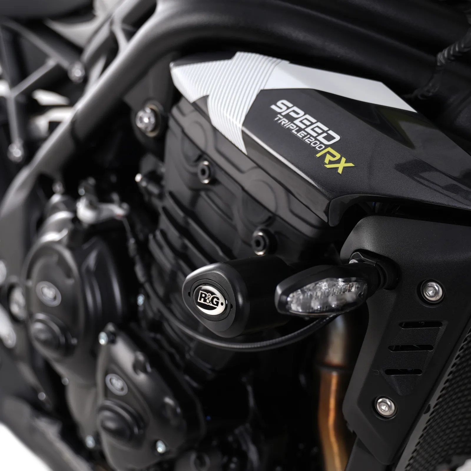 R&G Краш тапи Aero за Triumph Speed Triple 1200 RS (2021+), Speed Triple 1200 RR (2022+) и др.