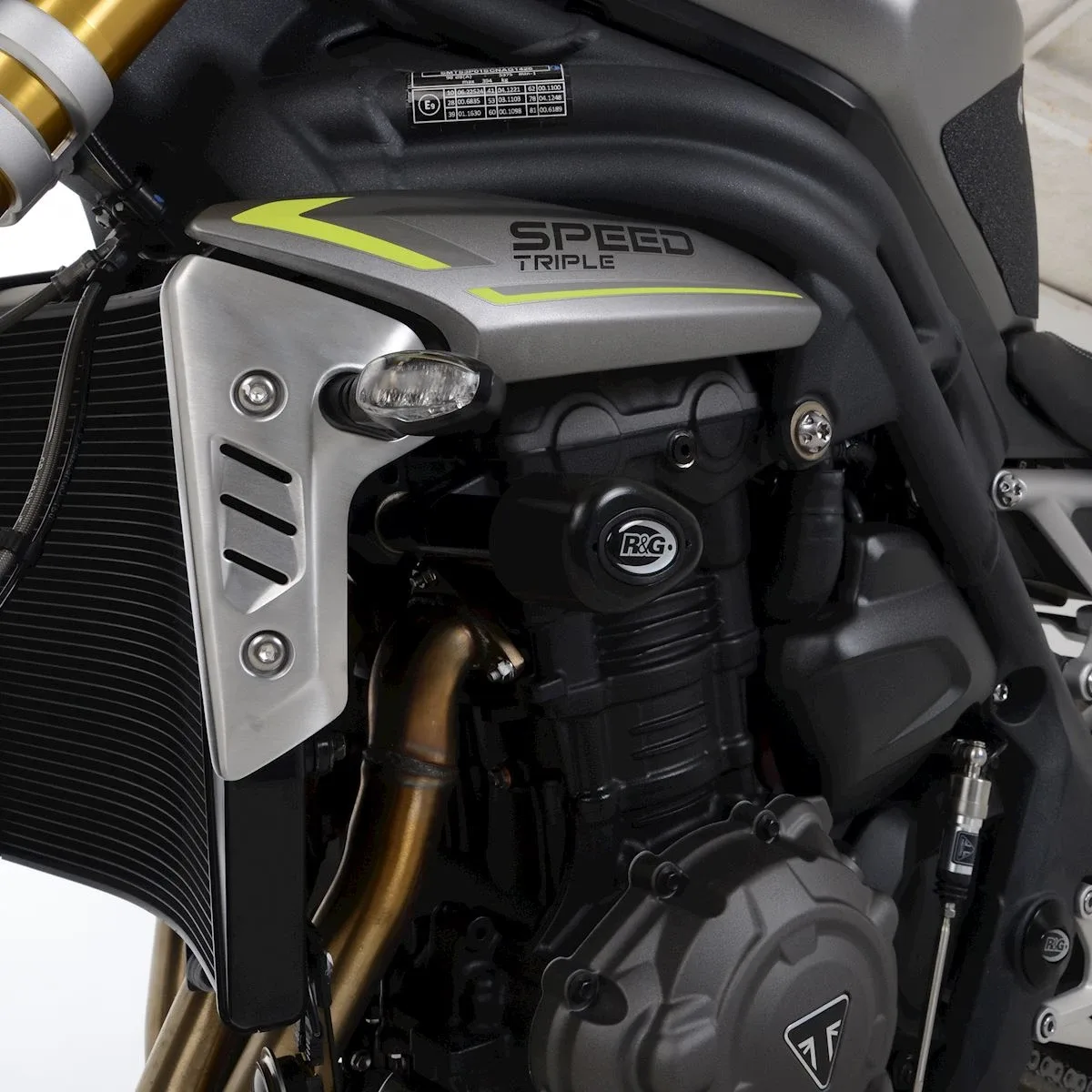R&G Краш тапи Aero за Triumph Speed Triple 1200 RS (2021+), Speed Triple 1200 RR (2022+) и др.