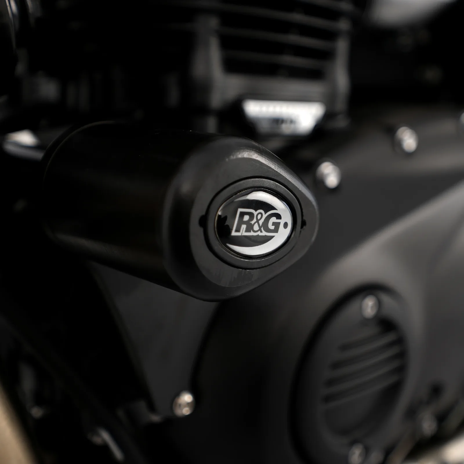R&G Краш тапи Aero за Triumph Street Twin 900 (2016–2018), Thruxton 1200 R (2016–2018) и др.