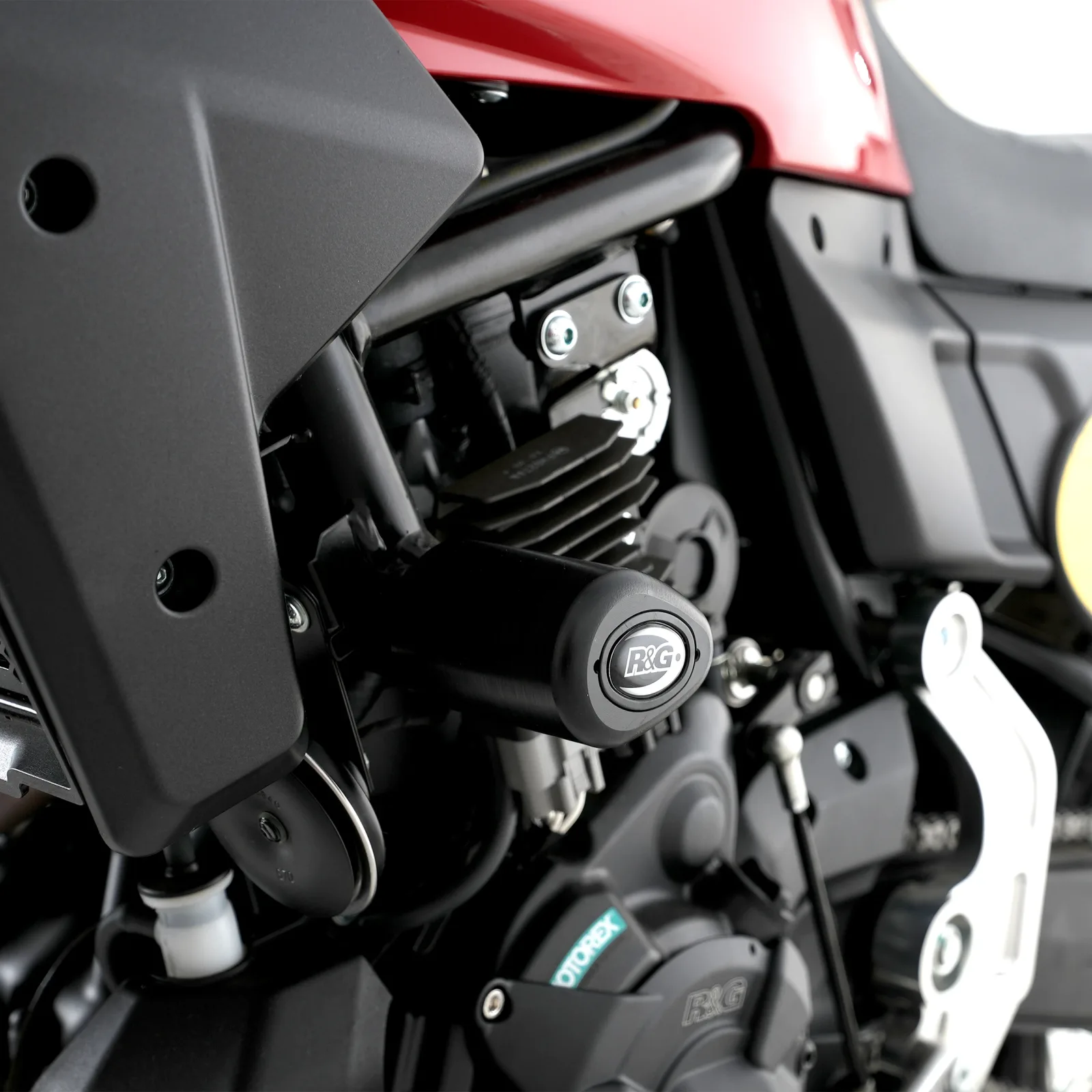 R&G Краш тапи Aero за Yamaha MT-07 (2014+), XSR 700 (2016+), Tracer 700 (2016–2020), Fantic Caballero 700 (2023+)
