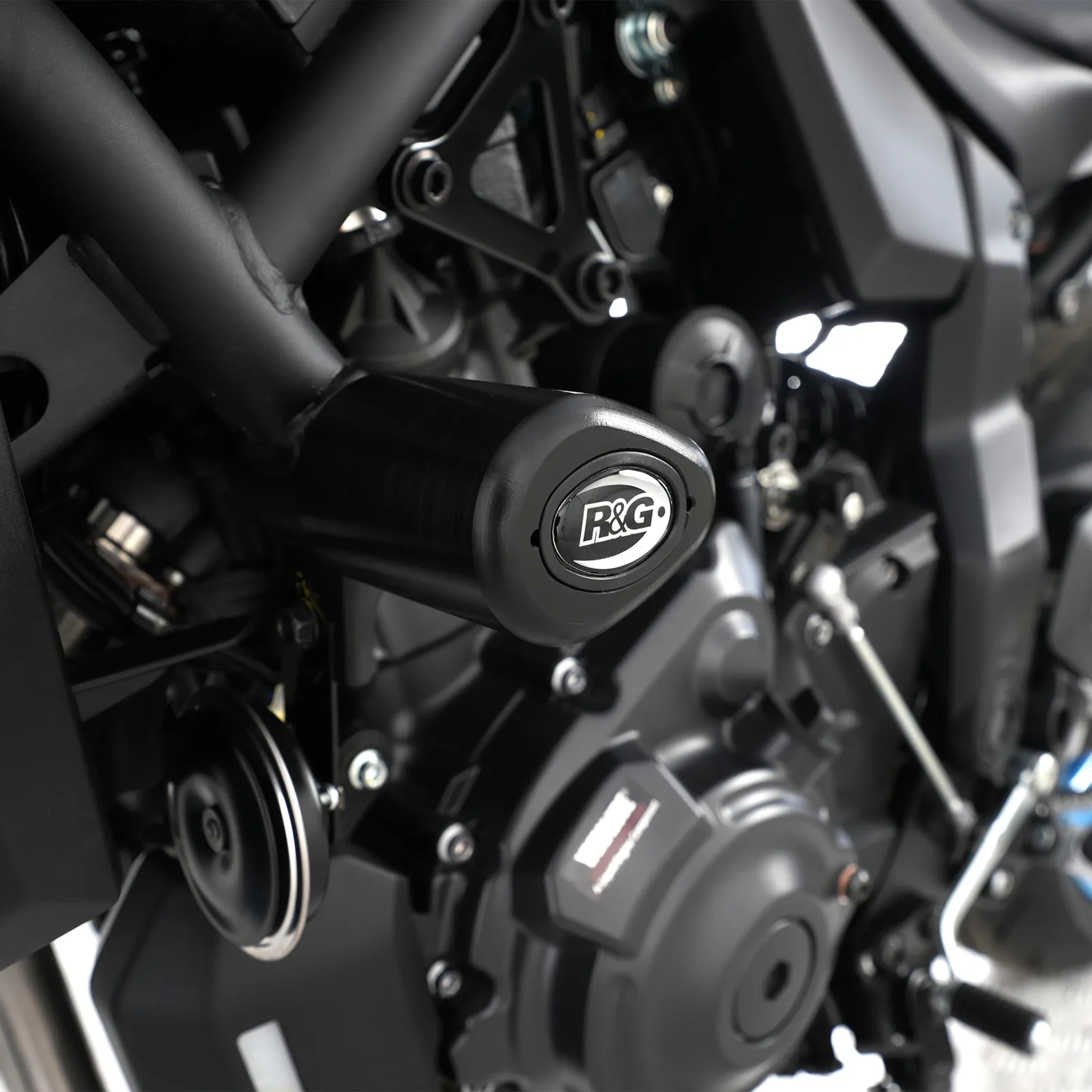 R&G Краш тапи Aero за Yamaha MT-07 (2014+), XSR 700 (2016+), Tracer 700 (2016–2020), Fantic Caballero 700 (2023+)