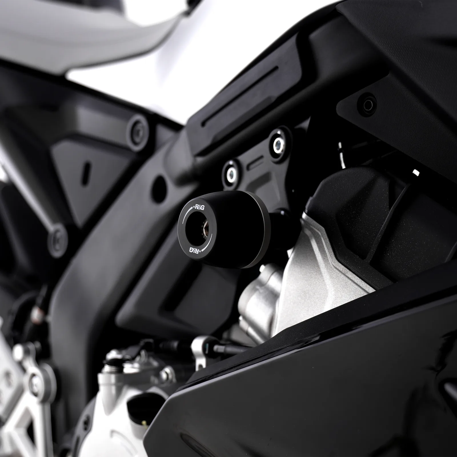 R&G Краш тапи APEX за CF Moto 675 NK (2025+), 675 SR-R (2025+)