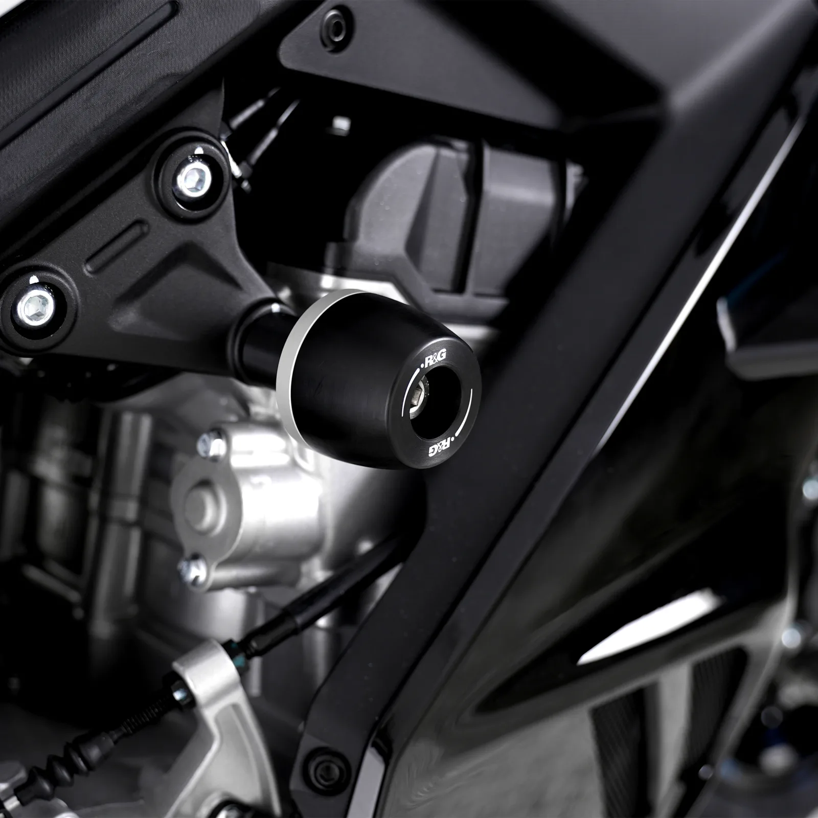 R&G Краш тапи APEX за CF Moto 675 NK (2025+), 675 SR-R (2025+)