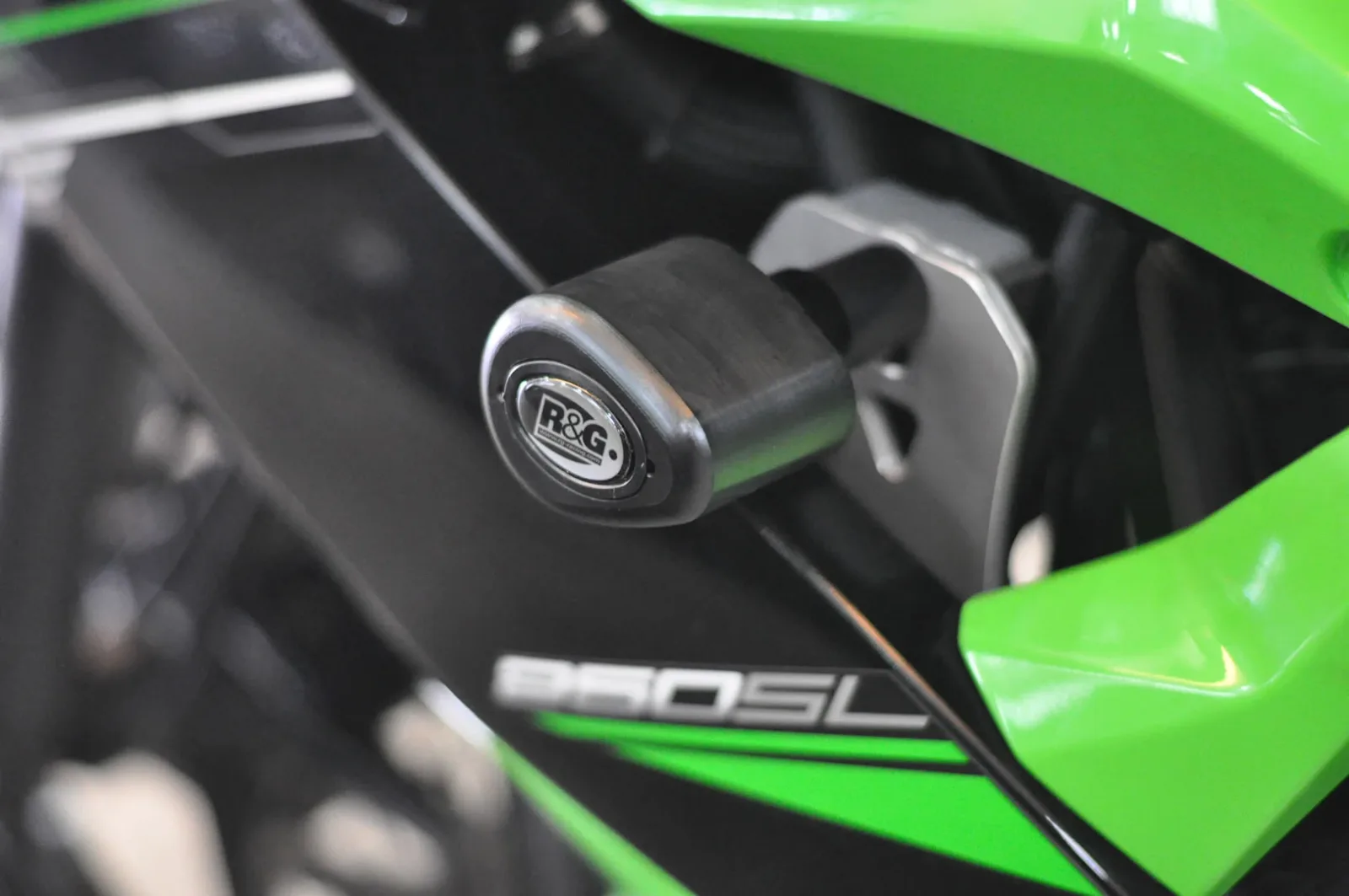 R&G Краш тапи без пробиване с пробиване Aero за Kawasaki Ninja 250SL (2014–2020), Ninja 125 (2019+)