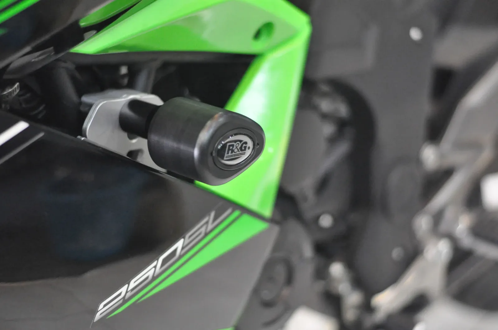 R&G Краш тапи без пробиване с пробиване Aero за Kawasaki Ninja 250SL (2014–2020), Ninja 125 (2019+)