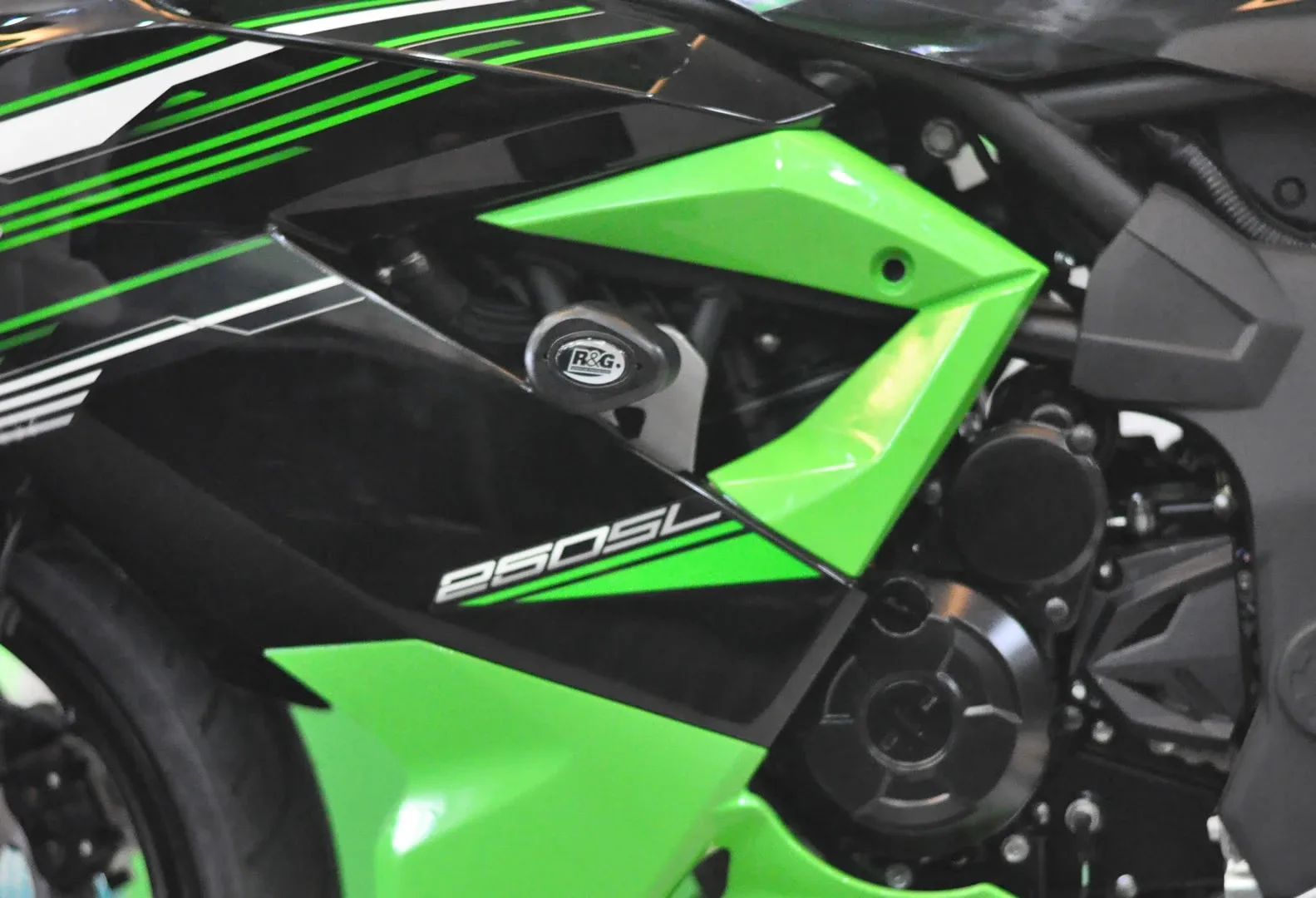 R&G Краш тапи без пробиване с пробиване Aero за Kawasaki Ninja 250SL (2014–2020), Ninja 125 (2019+)