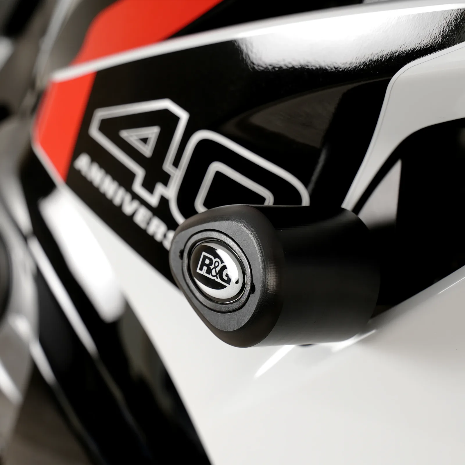 R&G Краш тапи без пробиване с пробиване Aero за Suzuki GSX-R 1000 (2017–2024), GSX-R 1000R (2017+)