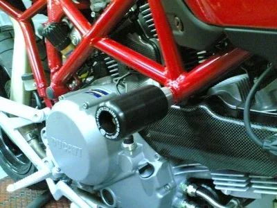 R&G Краш тапи Classic за Ducati Monster 600 (2001–2006), Monster 620 (2001–2006), Monster 750 (2001–2006) и др.