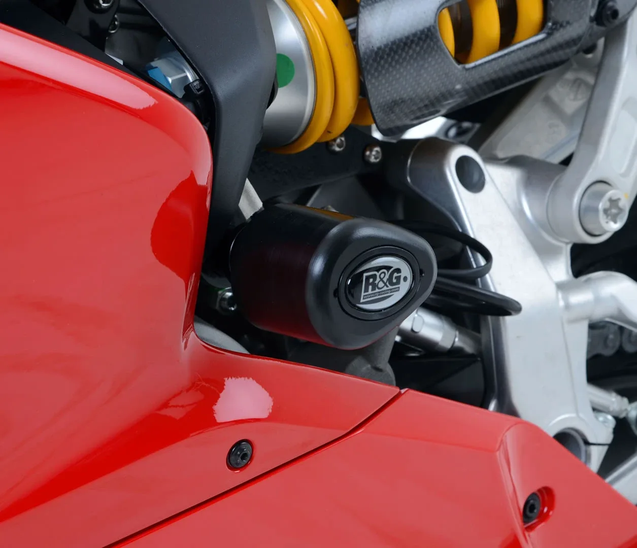 R&G Краш тапи с пробиване Aero за Ducati Panigale 1199 (2012–2015), Panigale 899 (2013–2015), Panigale 1299 (2015–2019) и др.
