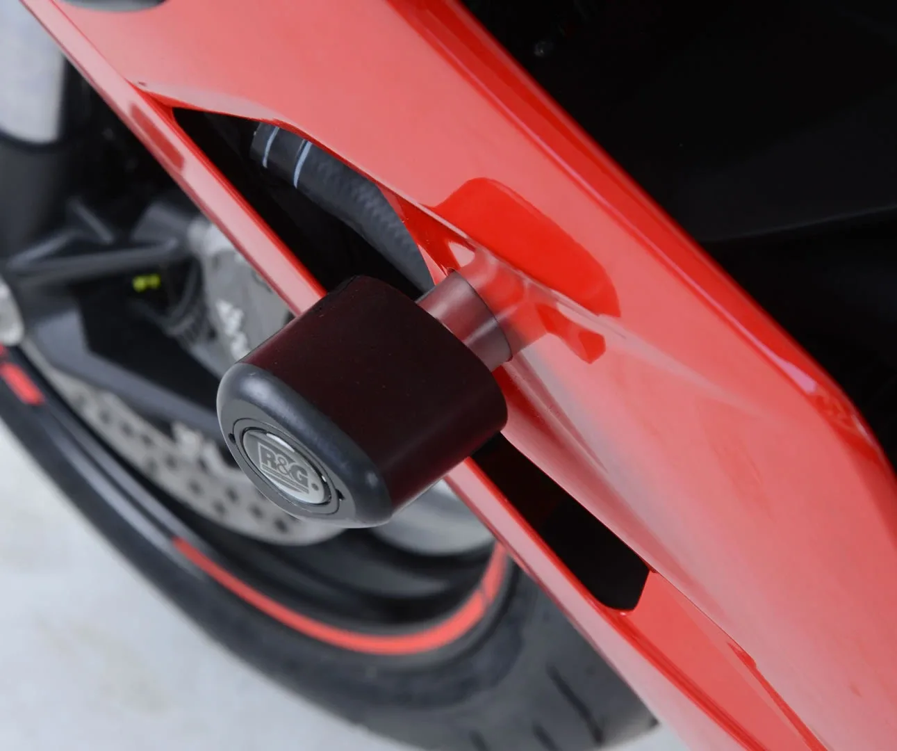 R&G Краш тапи с пробиване Aero за Ducati SuperSport 939 (2017–2020), SuperSport 950 (2021+)