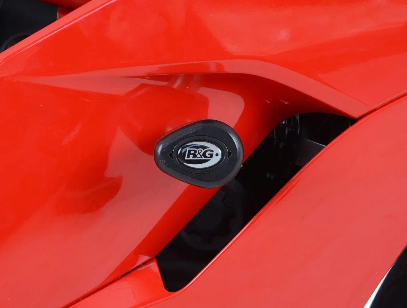 R&G Краш тапи с пробиване Aero за Ducati SuperSport 939 (2017–2020), SuperSport 950 (2021+)