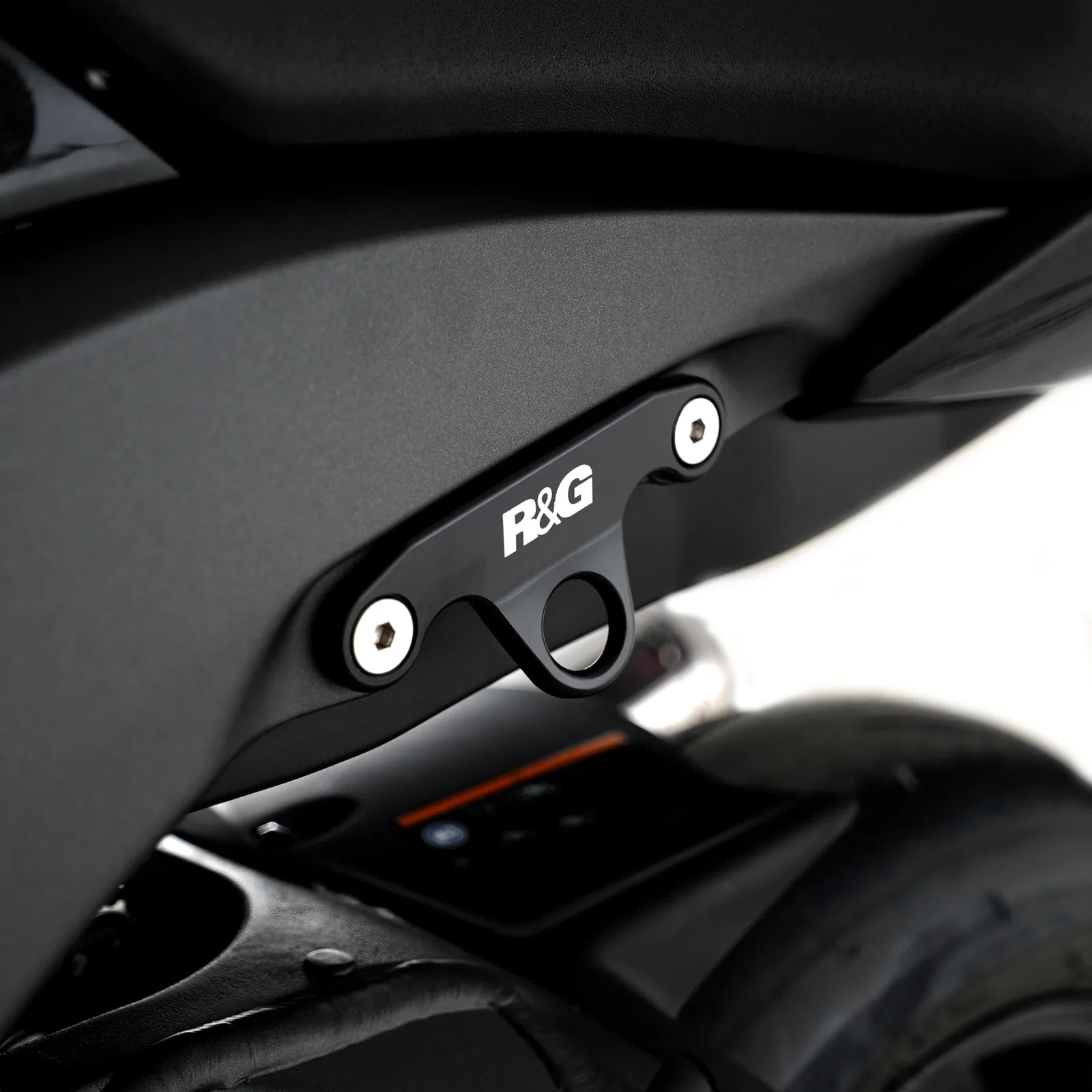 R&G Куки за багаж за Kawasaki ZX-10R (2011+), ZX-10RR (2021+)