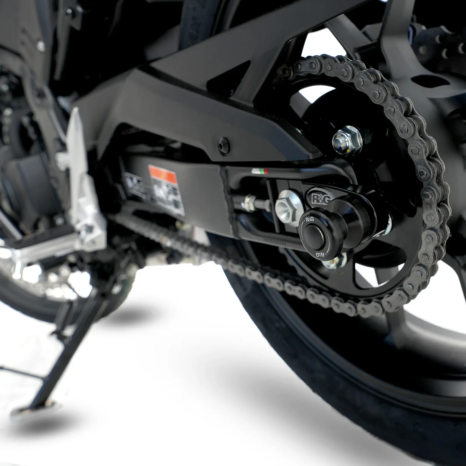 R&G Комплект ролки/адаптори за задна стойка (изнесени) за Honda CBR 500R (2019+), CB 500F (2019–2023), CB 500X (2019–2021), CB 750 Hornet (2023+) и др.