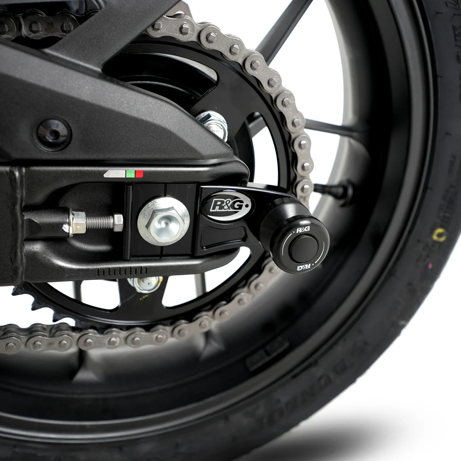 R&G Комплект ролки/адаптори за задна стойка (изнесени) за Honda CBR 500R (2019+), CB 500F (2019–2023), CB 500X (2019–2021), CB 750 Hornet (2023+) и др.