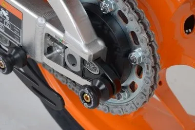 R&G Комплект ролки/адаптори за задна стойка (изнесени) за Honda CBR 600RR (2005+), CBR 1000RR (2008–2016), CBR 1000RR SP (2014–2016)