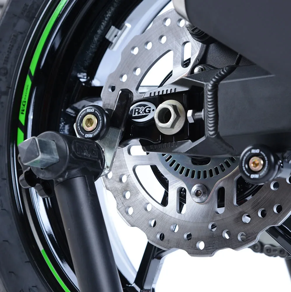 R&G Комплект ролки/адаптори за задна стойка (изнесени) за Kawasaki Z900 (2017+), Z900RS (2018+)