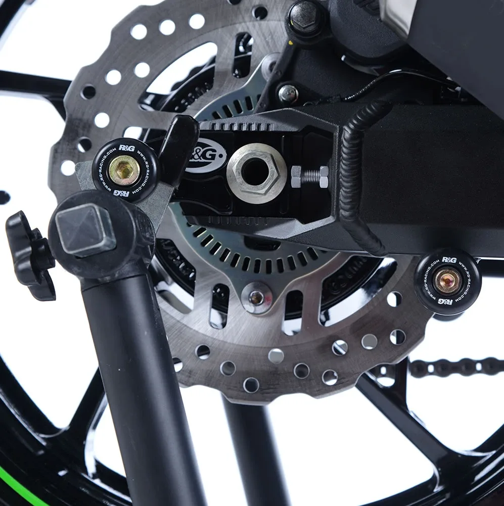 R&G Комплект ролки/адаптори за задна стойка (изнесени) за Kawasaki Z900 (2017+), Z900RS (2018+)