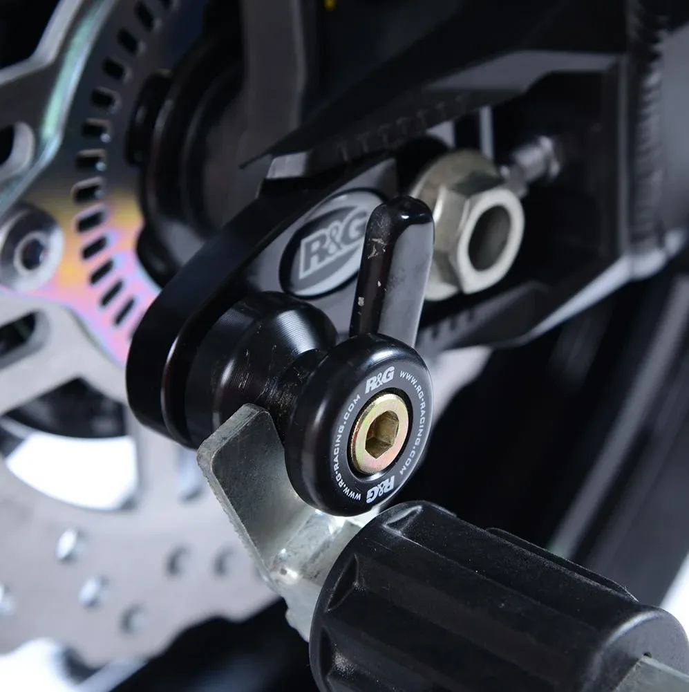 R&G Комплект ролки/адаптори за задна стойка (изнесени) за Kawasaki Z900 (2017+), Z900RS (2018+)