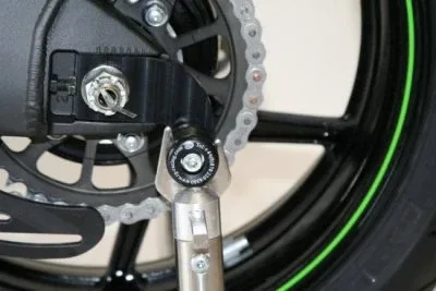 R&G Комплект ролки/адаптори за задна стойка (изнесени) за Kawasaki ZX-10R (2004–2010)