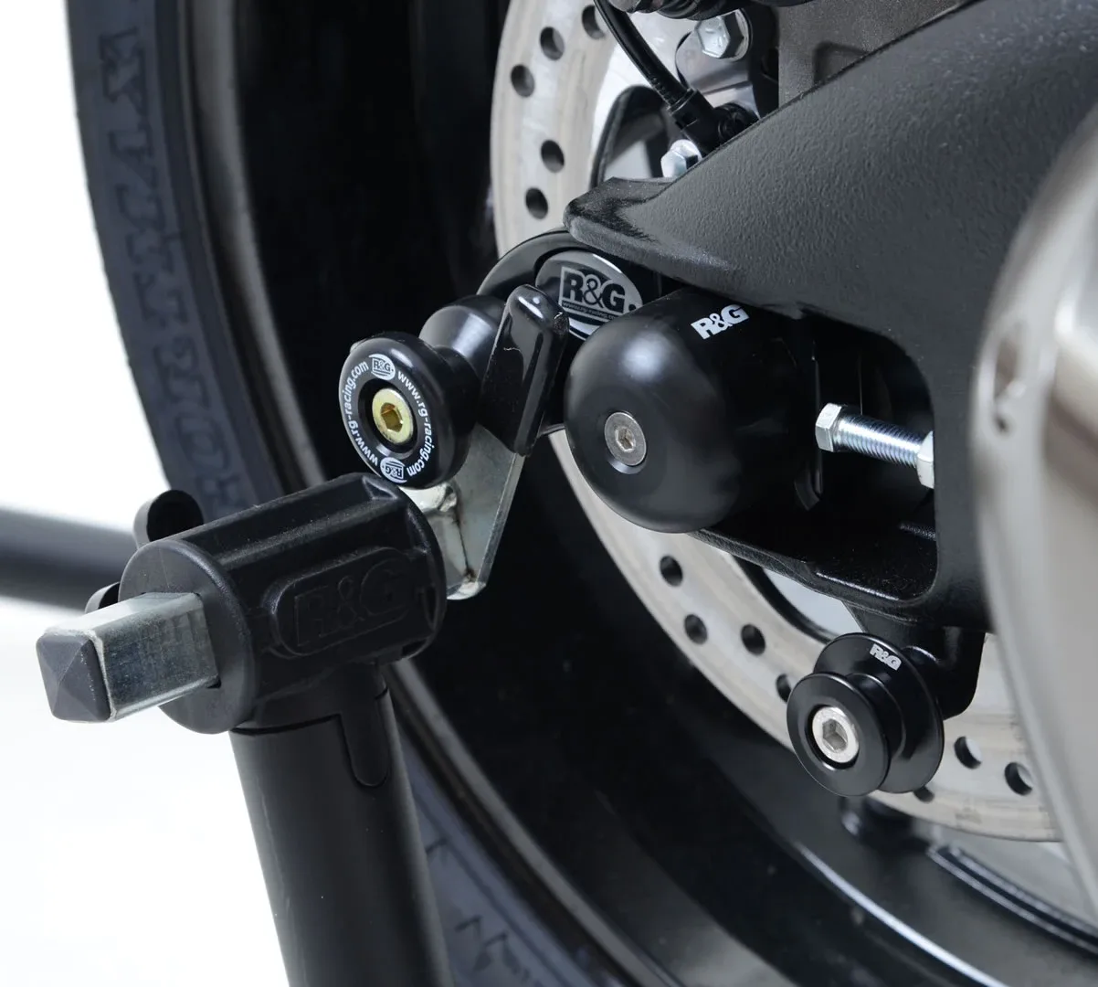 R&G Комплект ролки/адаптори за задна стойка (изнесени) за Suzuki GSX-R 1000 (2007–2010, 2012–2017), GSX-S 1000 (2015+), GSX-S 1000F (2015–2020) и др.