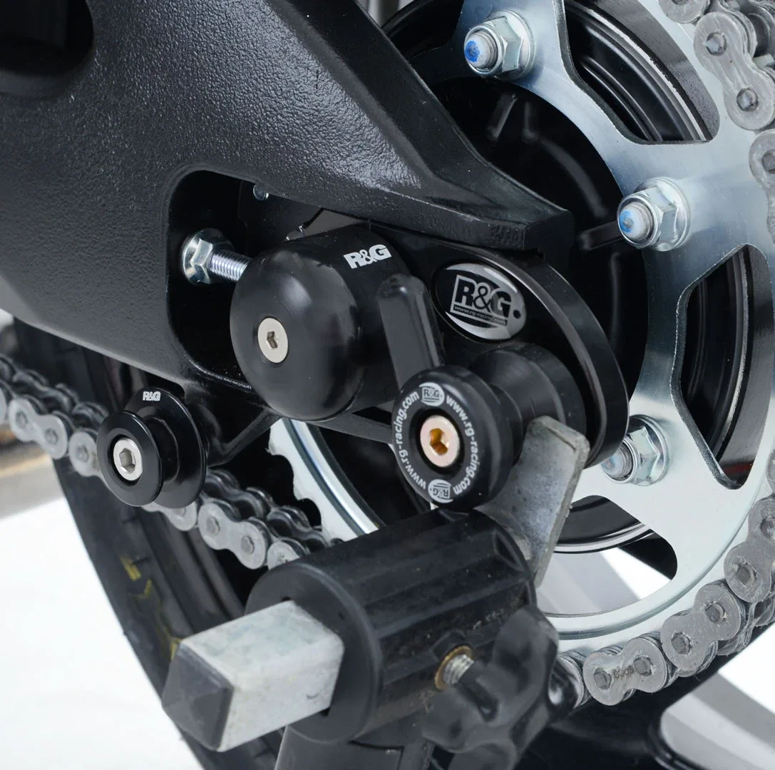 R&G Комплект ролки/адаптори за задна стойка (изнесени) за Suzuki GSX-R 1000 (2007–2010, 2012–2017), GSX-S 1000 (2015+), GSX-S 1000F (2015–2020) и др.