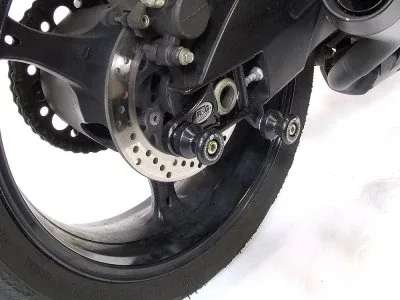 R&G Комплект ролки/адаптори за задна стойка (изнесени) за Suzuki GSX-R 600 (2006–2010), GSX-R 750 (2006–2010)