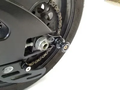 R&G Комплект ролки/адаптори за задна стойка (изнесени) за Suzuki GSX-R 600 (2006–2010), GSX-R 750 (2006–2010)