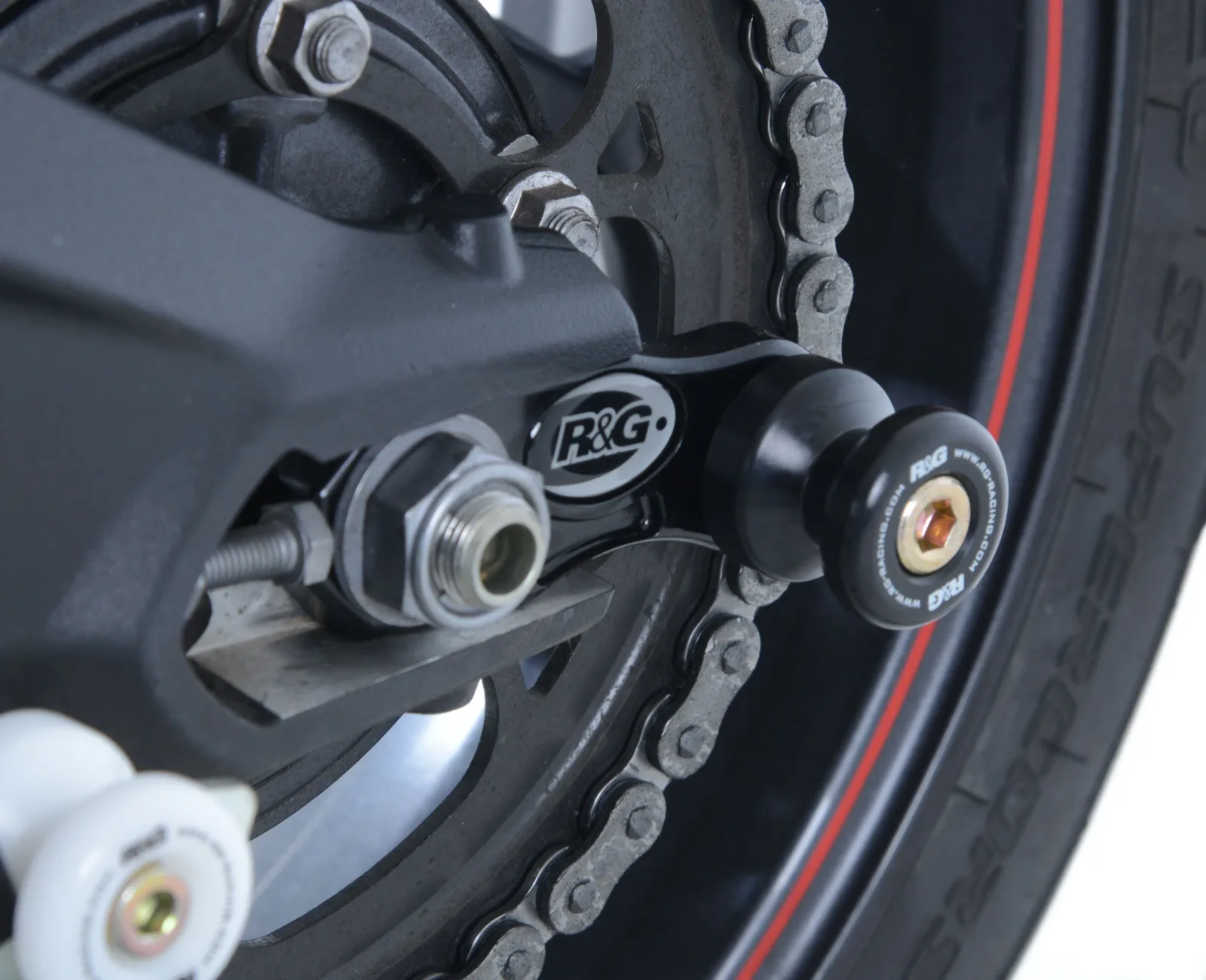 R&G Комплект ролки/адаптори за задна стойка (изнесени) за Triumph Daytona 675 (2006–2016), Street Triple 675 (2007–2009, 2013–2016) и др.