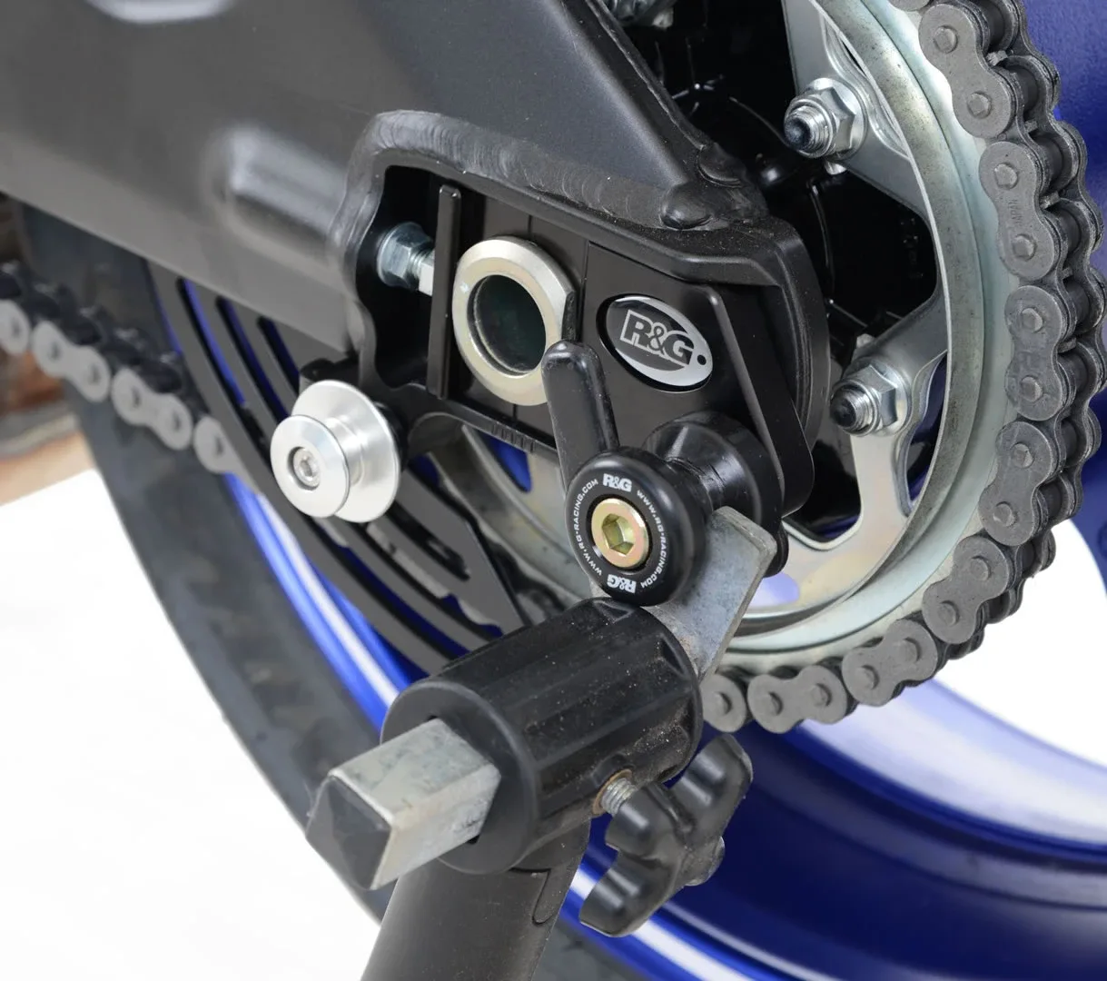 R&G Комплект ролки/адаптори за задна стойка (изнесени) за Yamaha YZF-R1 (2007+), YZF-R1M (2015+), MT-10 (2016+), TMAX 530 (2017) и др.