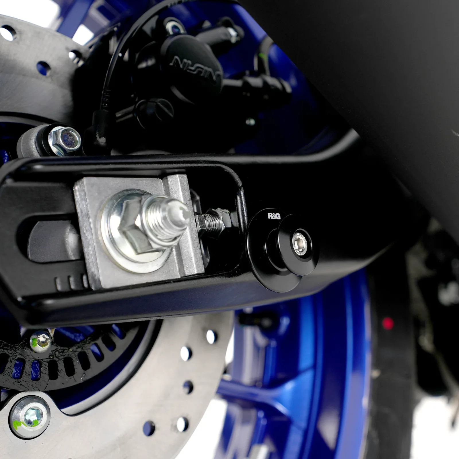 R&G Комплект ролки/адаптори за задна стойка M6 за Yamaha YZF-R125 (2019+), MT-125 (2020+), Ducati Monster 937 (2021–2025) и др.