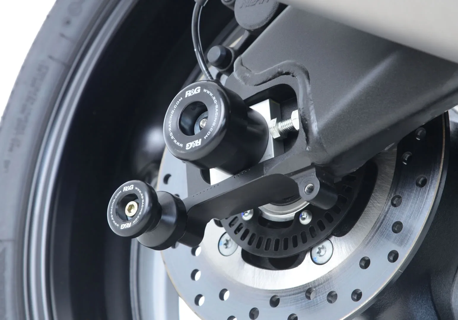 R&G Комплект ролки/адаптори за задна стойка за Aprilia Mana 850 (2008–2013), Yamaha YZF-R6 (2017–2020)