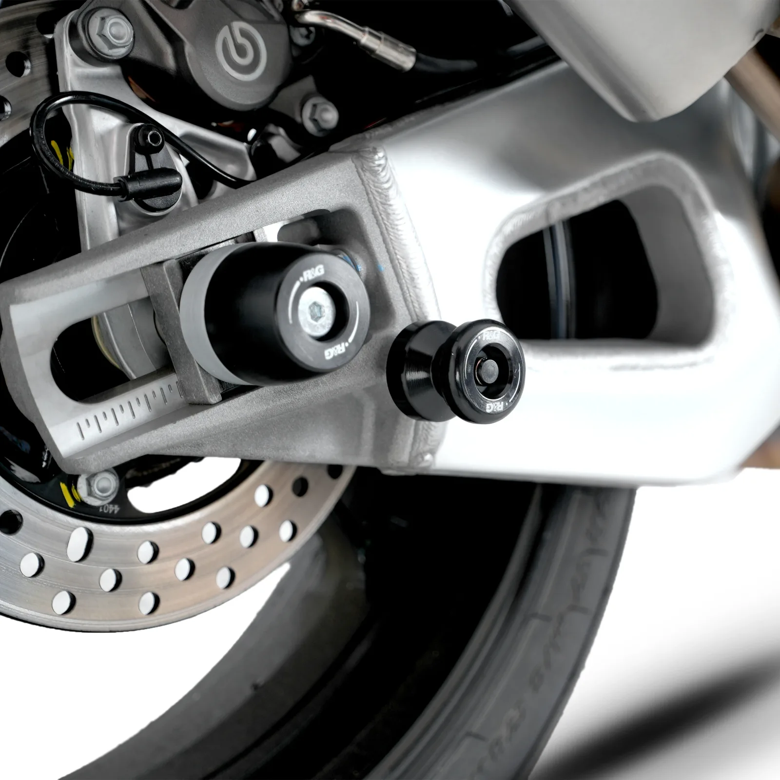 R&G Комплект ролки/адаптори за задна стойка за Aprilia RSV 1000 R (2001–2010), Tuono 1000 R (2003–2011), RSV4 R (2009–2014) и др.