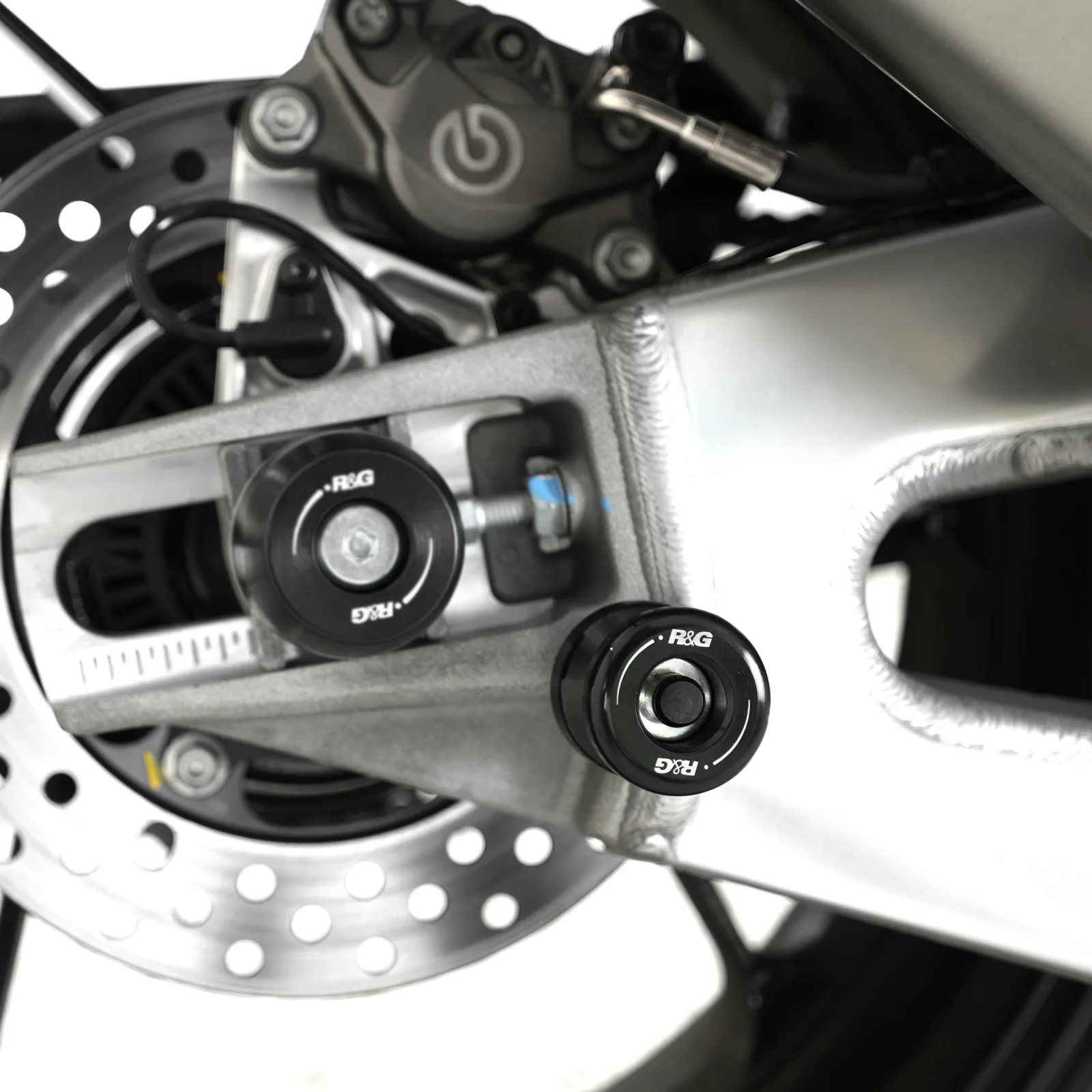 R&G Комплект ролки/адаптори за задна стойка за Aprilia RSV 1000 R (2001–2010), Tuono 1000 R (2003–2011), RSV4 R (2009–2014) и др.