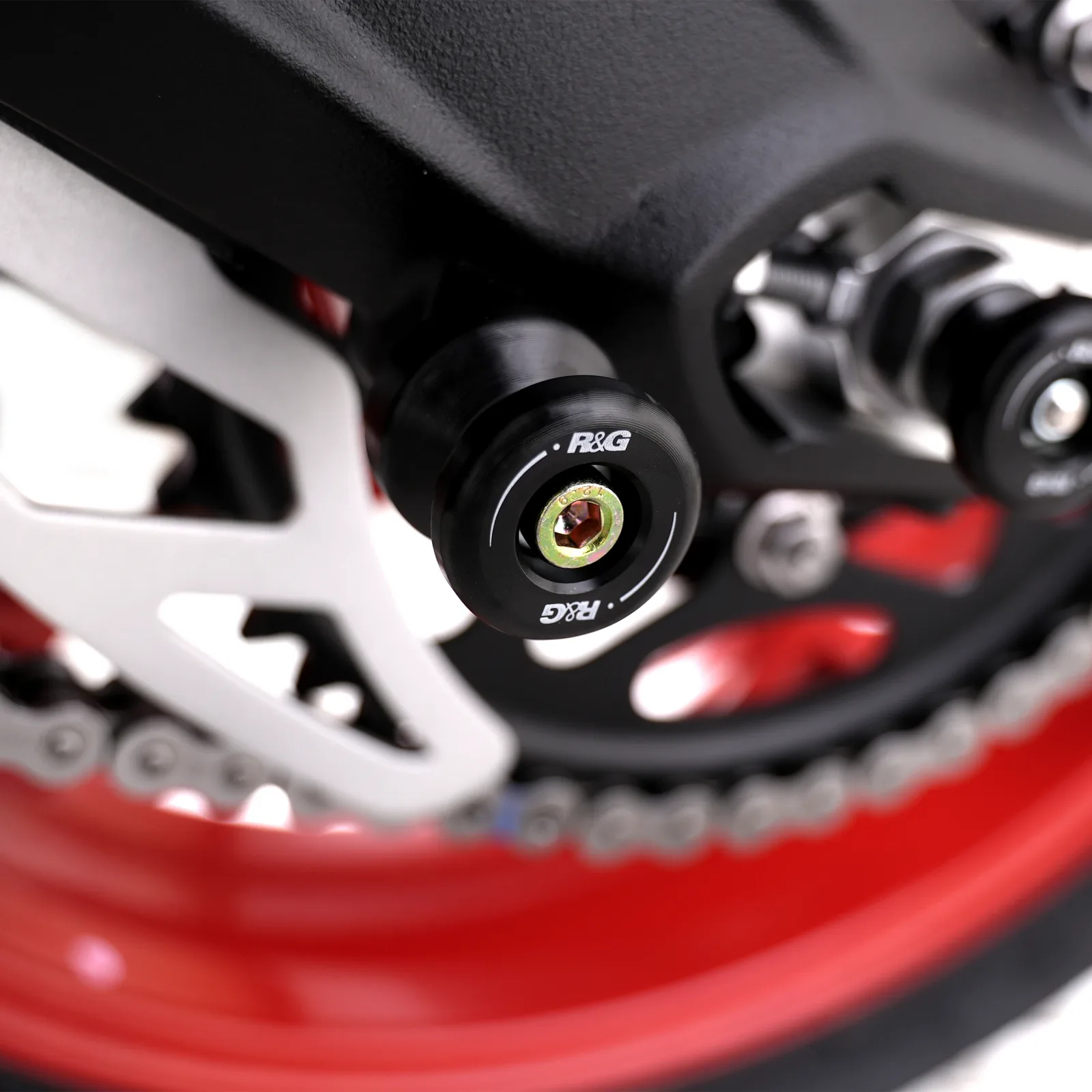 R&G Комплект ролки/адаптори за задна стойка за BMW S 1000 RR (2010+), Triumph Street Triple 675 (2013–2016) и др.