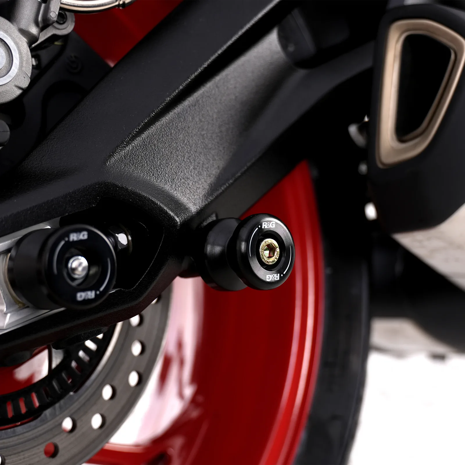 R&G Комплект ролки/адаптори за задна стойка за BMW S 1000 RR (2010+), Triumph Street Triple 675 (2013–2016) и др.