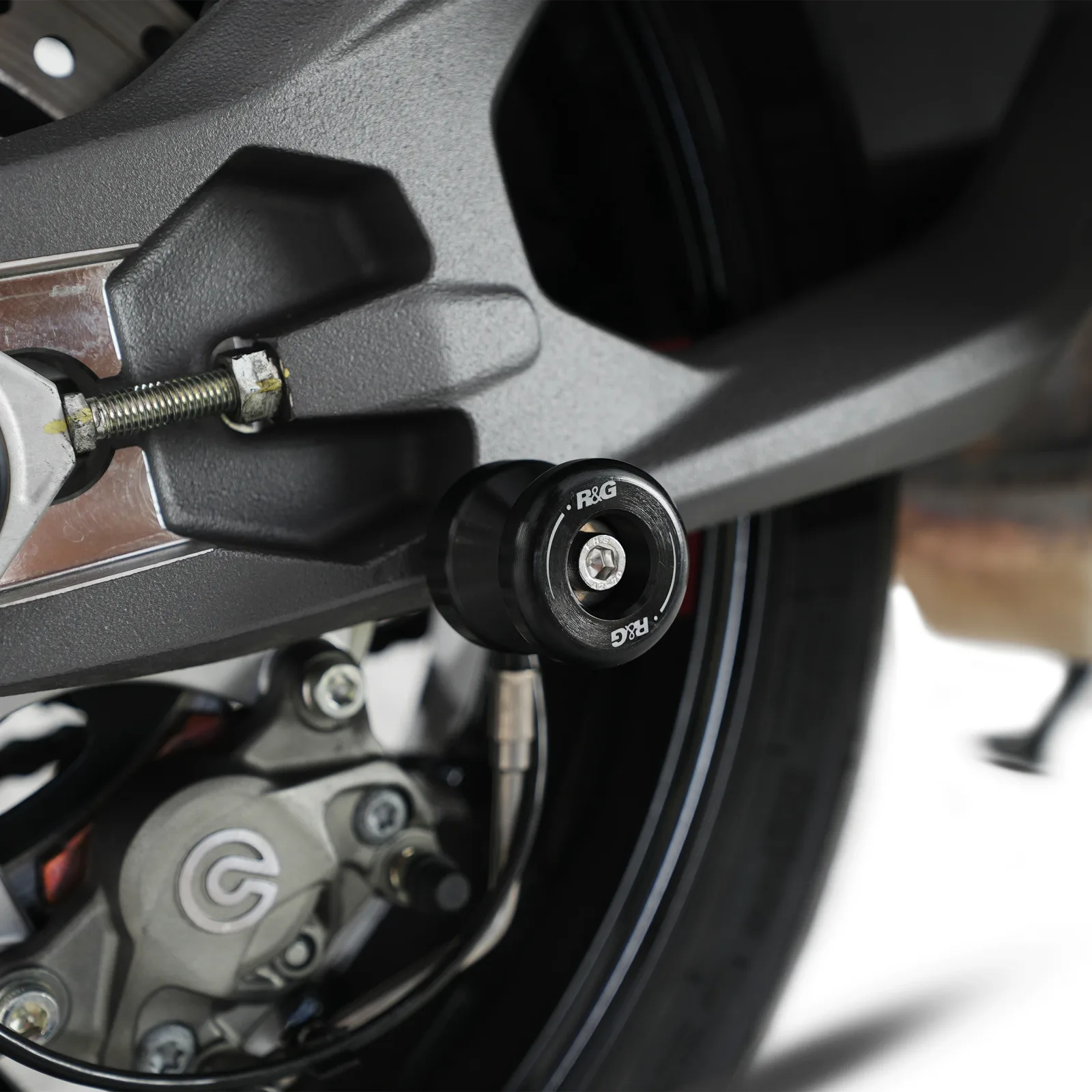 R&G Комплект ролки/адаптори за задна стойка за Ducati Panigale V2 (2025+), Streetfighter V2 (2025+), Panigale V2 S (2025+) и др.