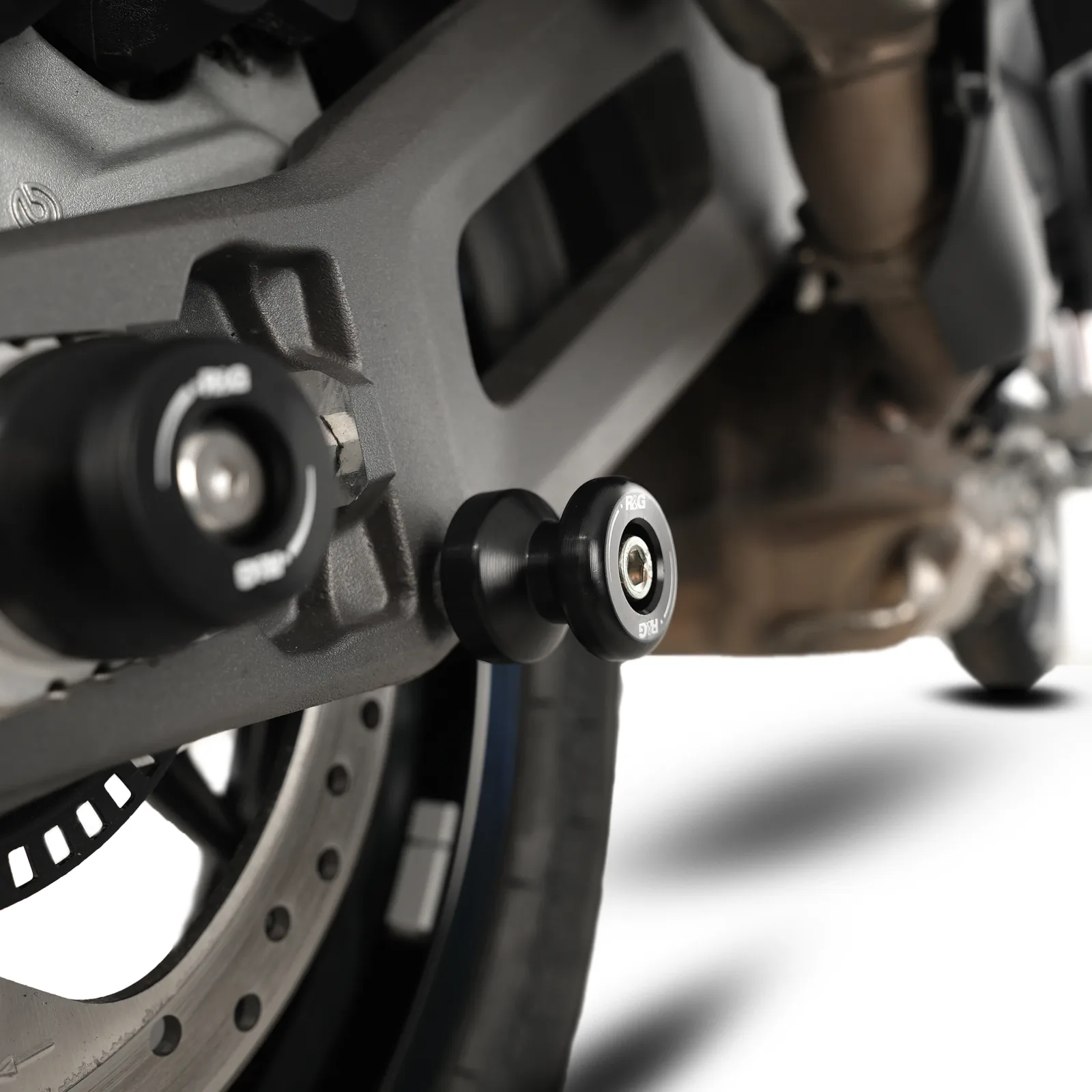 R&G Комплект ролки/адаптори за задна стойка за Honda CBR 1000RR (2004–2019), CBR 600RR (2003–2006), CBR 954RR (2002–2003), VTR 1000 SP-1 и др.