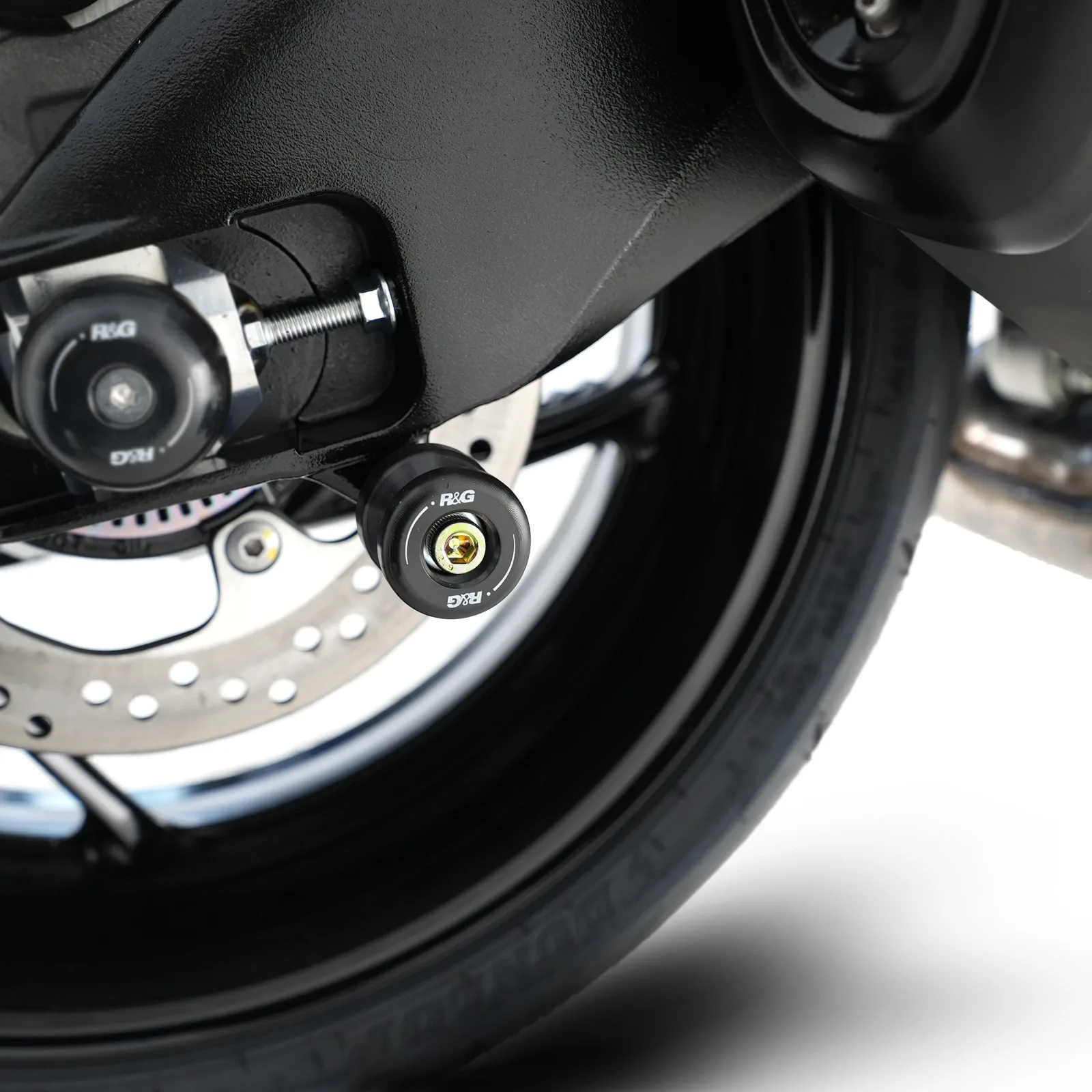 R&G Комплект ролки/адаптори за задна стойка за Honda CBR 1000RR (2004–2019), CBR 600RR (2003–2006), CBR 954RR (2002–2003), VTR 1000 SP-1 и др.