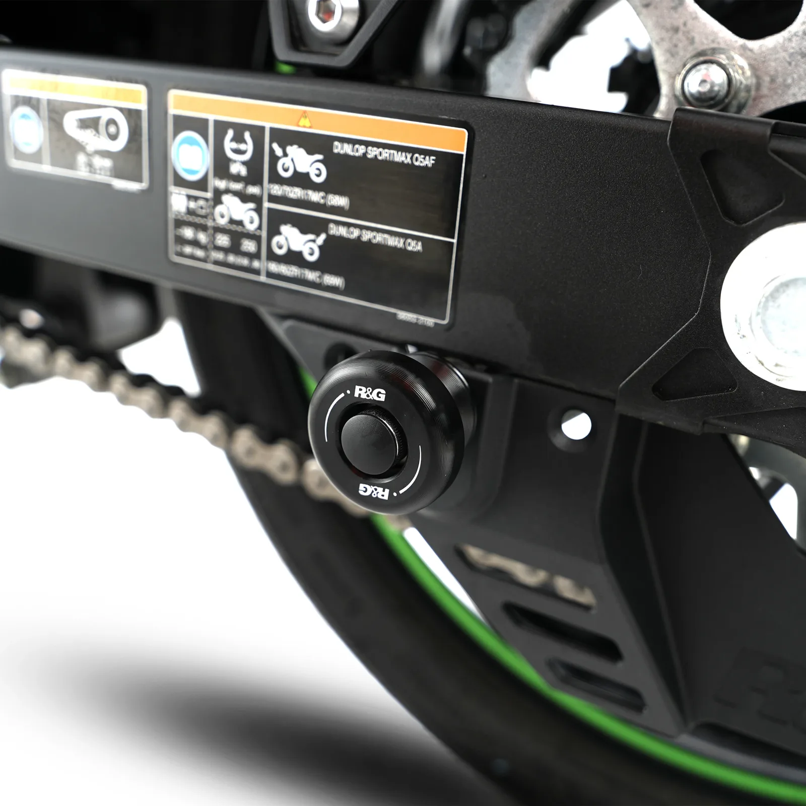 R&G Комплект ролки/адаптори за задна стойка за Kawasaki Ninja 400 (2018+), Ninja 250 (2018–2020), Z400 (2019–2020), Z500 (2024+) и др.