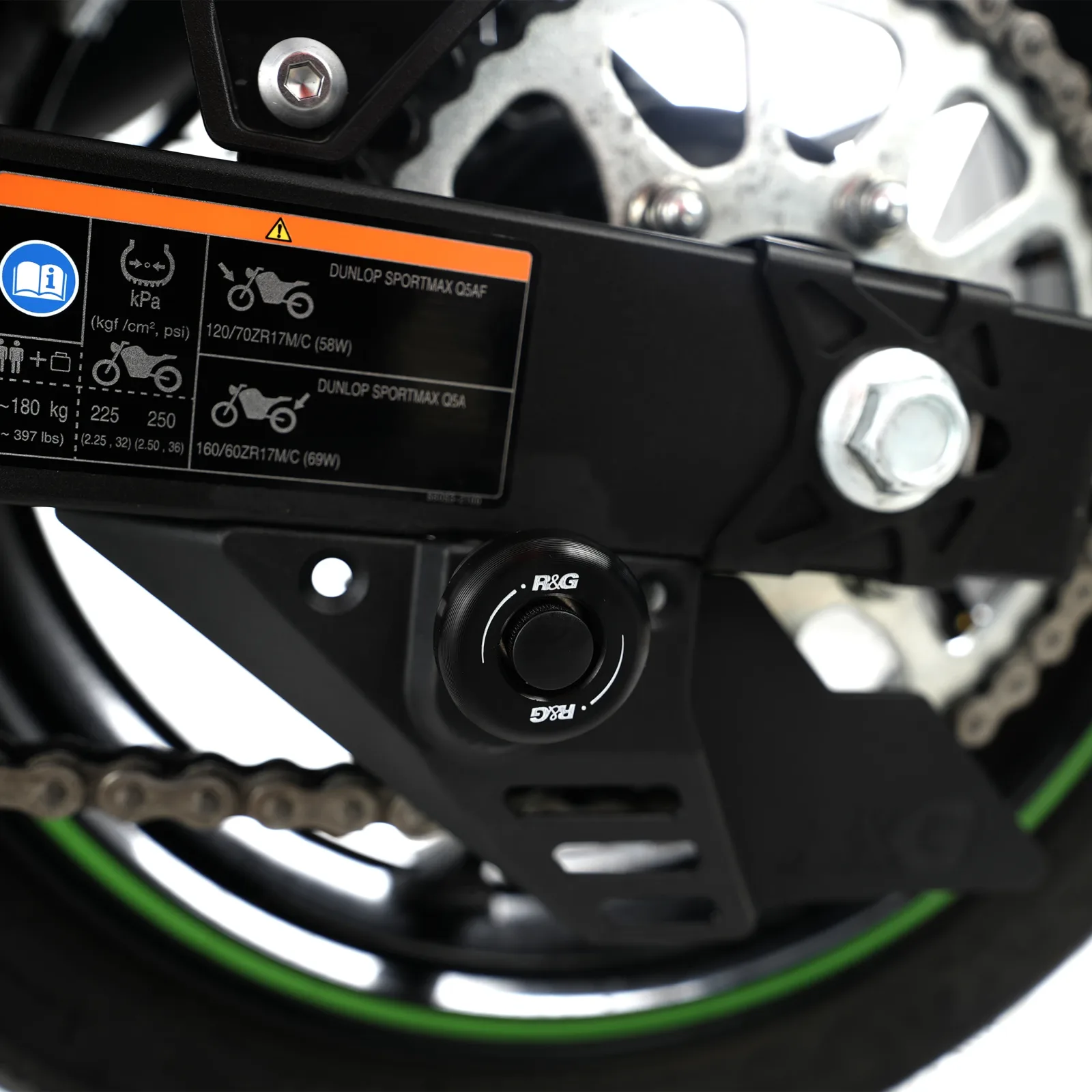 R&G Комплект ролки/адаптори за задна стойка за Kawasaki Ninja 400 (2018+), Ninja 250 (2018–2020), Z400 (2019–2020), Z500 (2024+) и др.