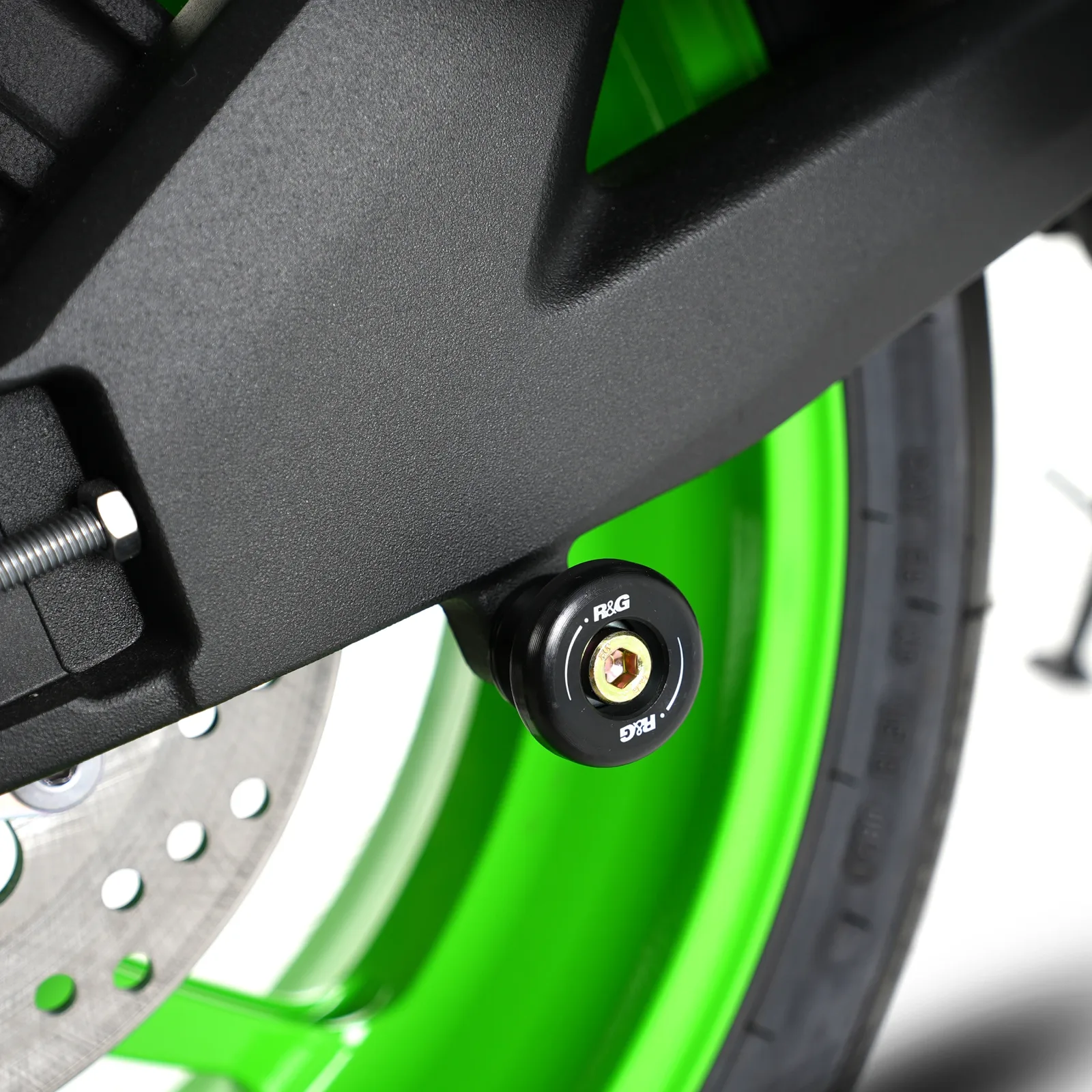 R&G Комплект ролки/адаптори за задна стойка за Kawasaki ZX-10R (2016+), Suzuki SV 650 (2016–2018), SV 650X (2018–2023) и др.