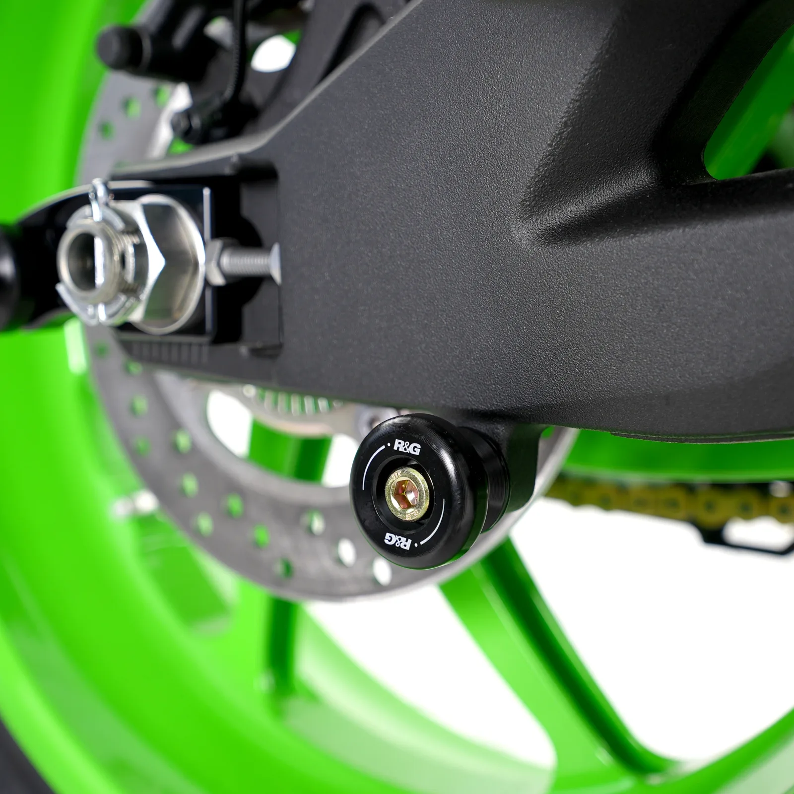 R&G Комплект ролки/адаптори за задна стойка за Kawasaki ZX-10R (2016+), Suzuki SV 650 (2016–2018), SV 650X (2018–2023) и др.