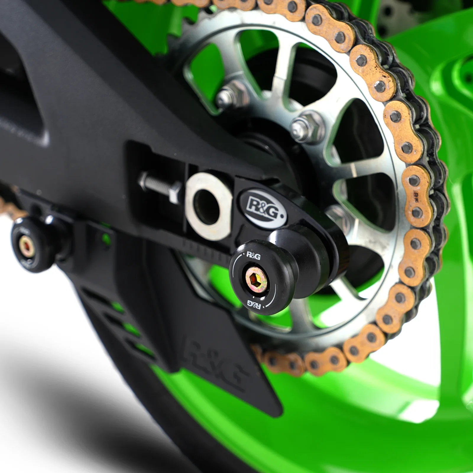 R&G Комплект ролки/адаптори за задна стойка за Kawasaki ZX-10R (2016+), Z H2 (2020–2024), ZX-10RR (2021+)