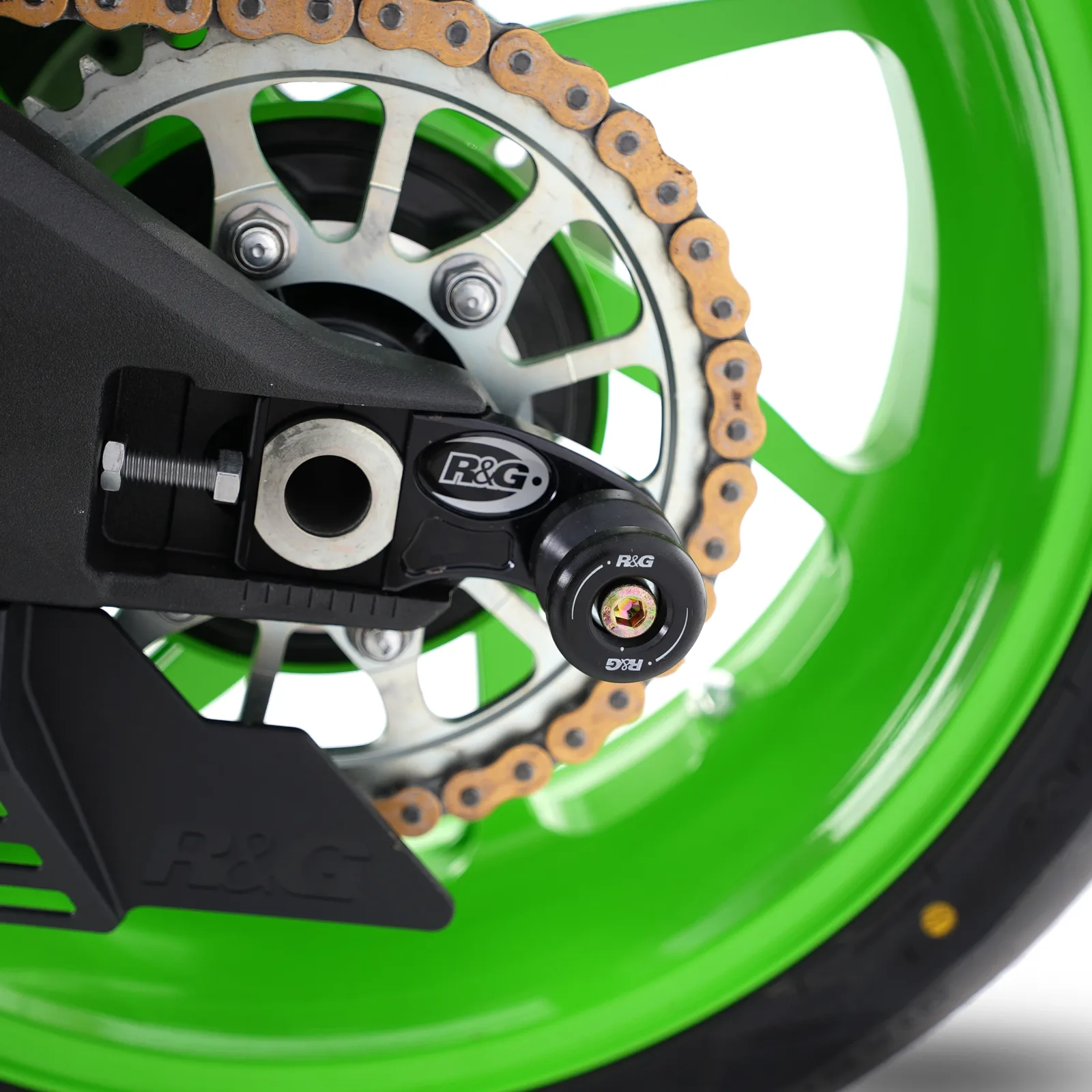 R&G Комплект ролки/адаптори за задна стойка за Kawasaki ZX-10R (2016+), Z H2 (2020–2024), ZX-10RR (2021+)