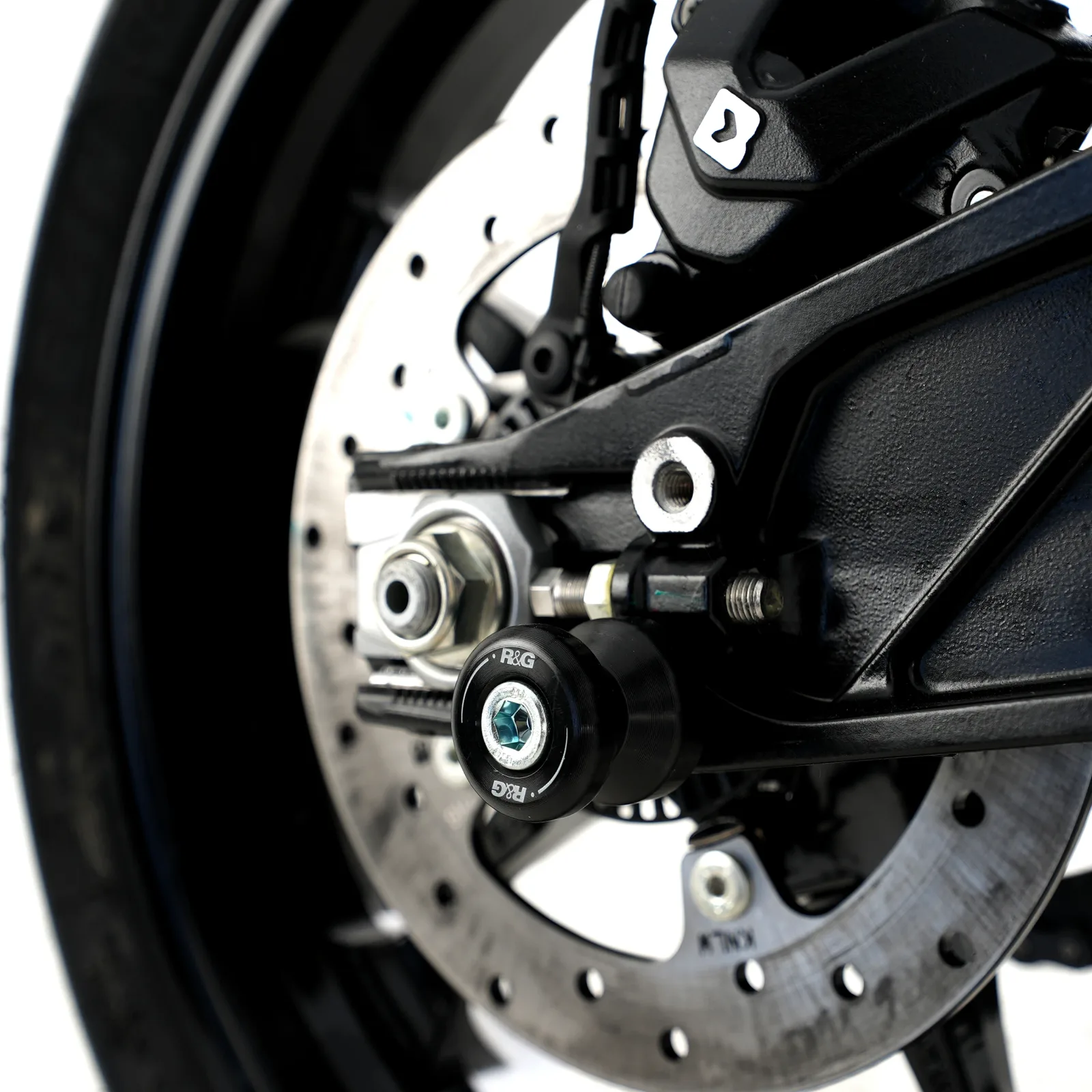 R&G Комплект ролки/адаптори за задна стойка за KTM 690 Duke (2012–2014), 690 Duke R (2013–2018), 1290 Super Adventure (2021–2024) и др.