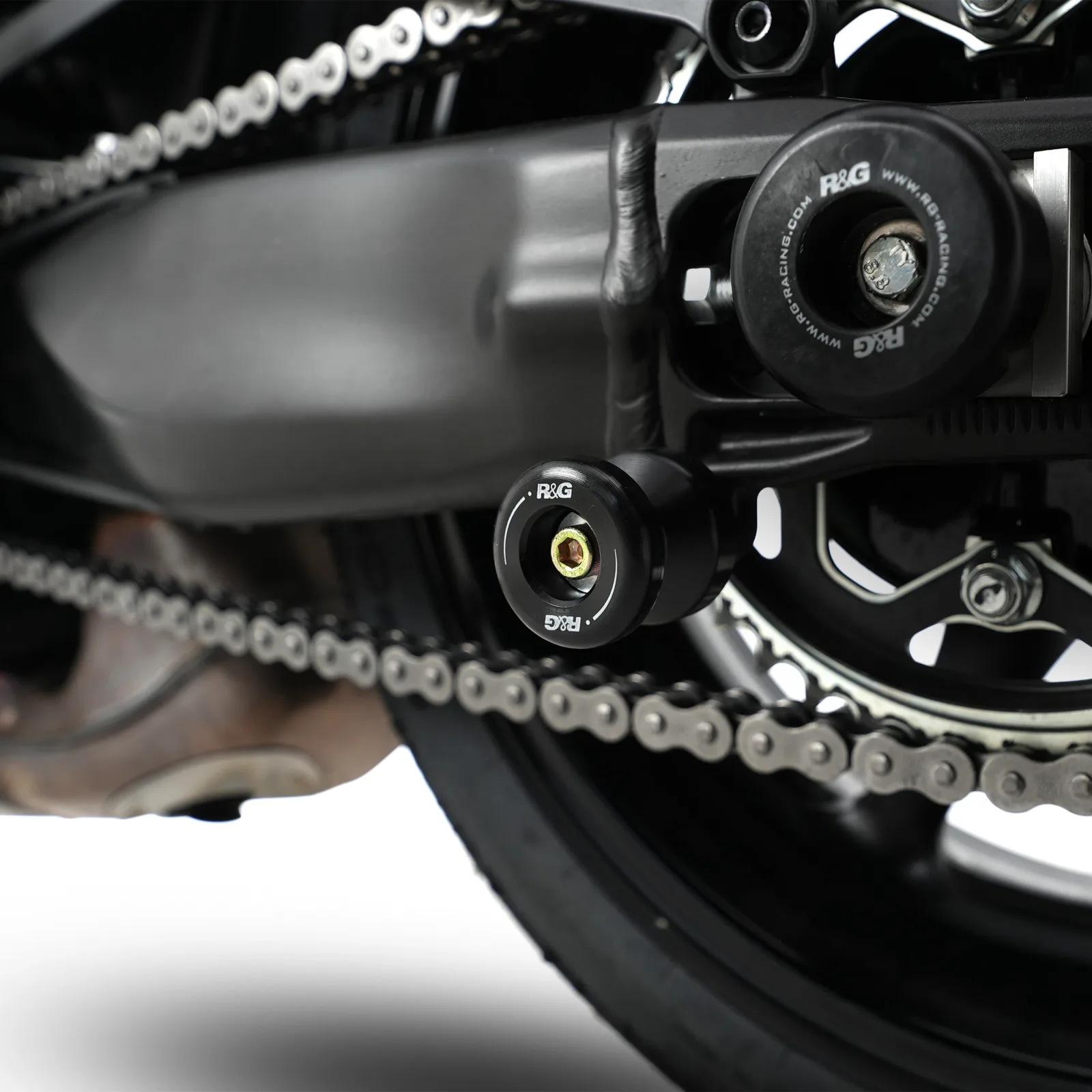 R&G Комплект ролки/адаптори за задна стойка за Triumph Daytona 675 (2006–2012), Yamaha FZ1 Fazer (2006–2016), FZ1, MT-01 и др.